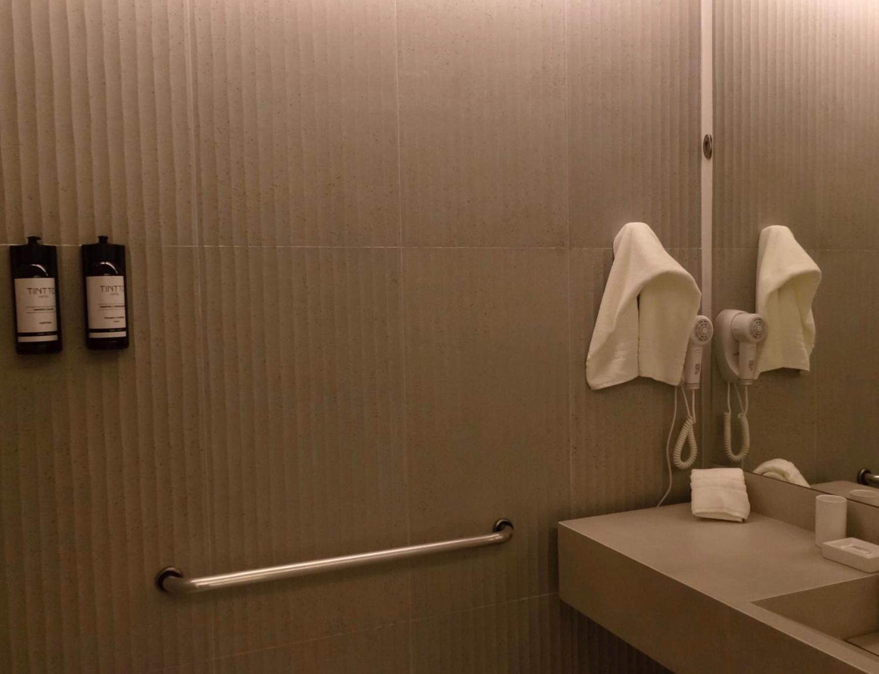 Suite - Photo 3