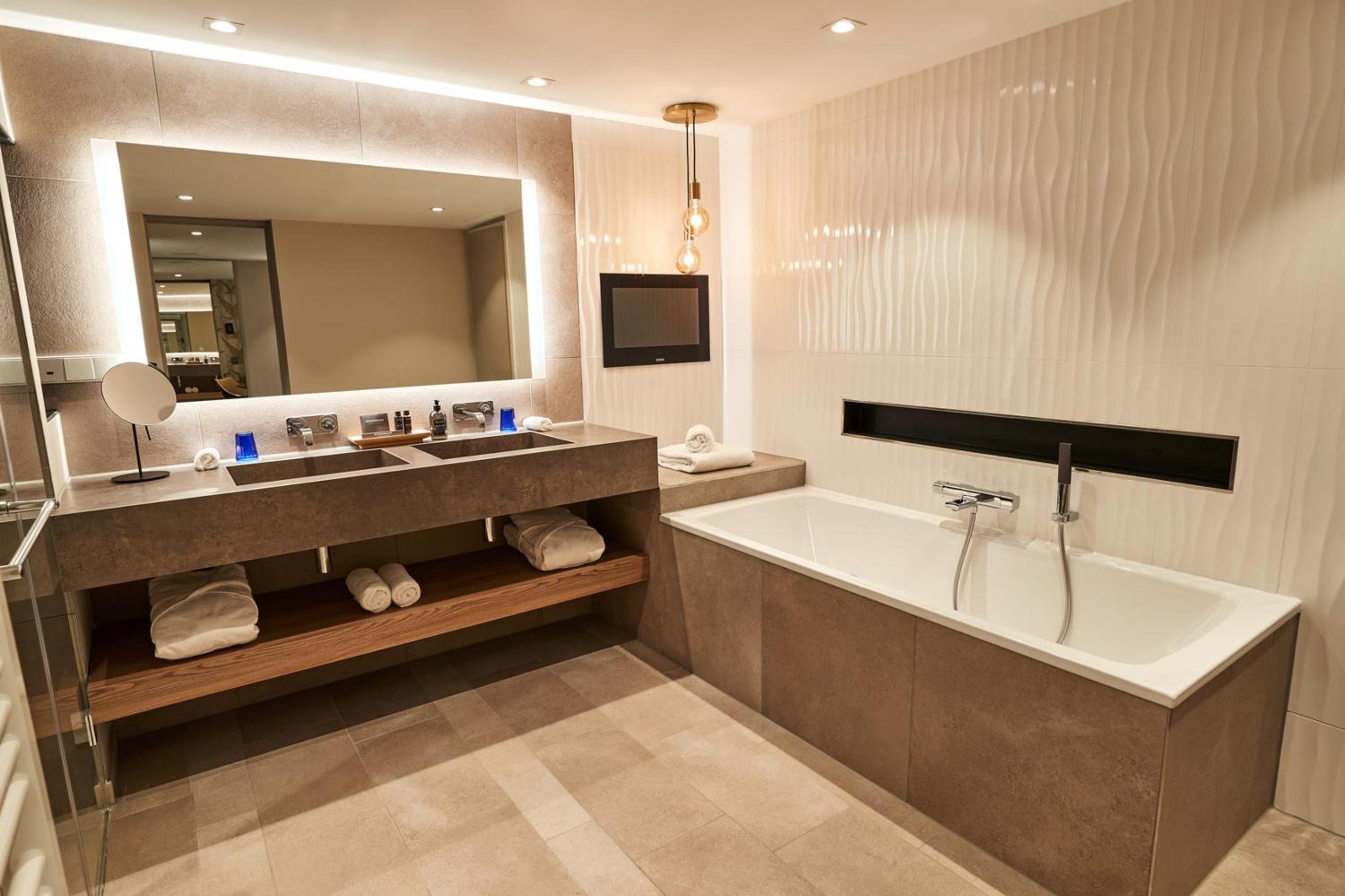 Superior Suite - Photo 2