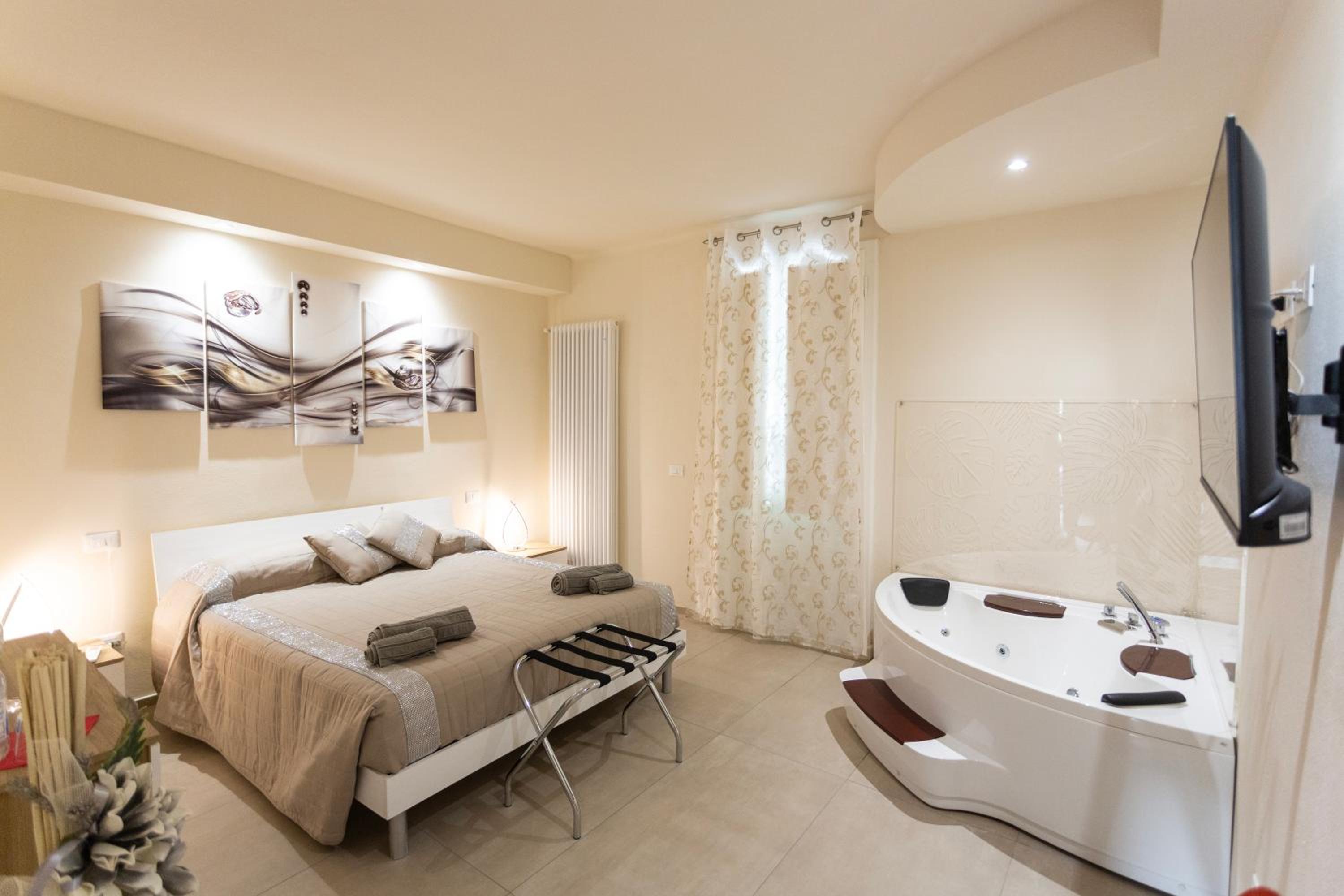 Queen Room with Spa Bath photo 3