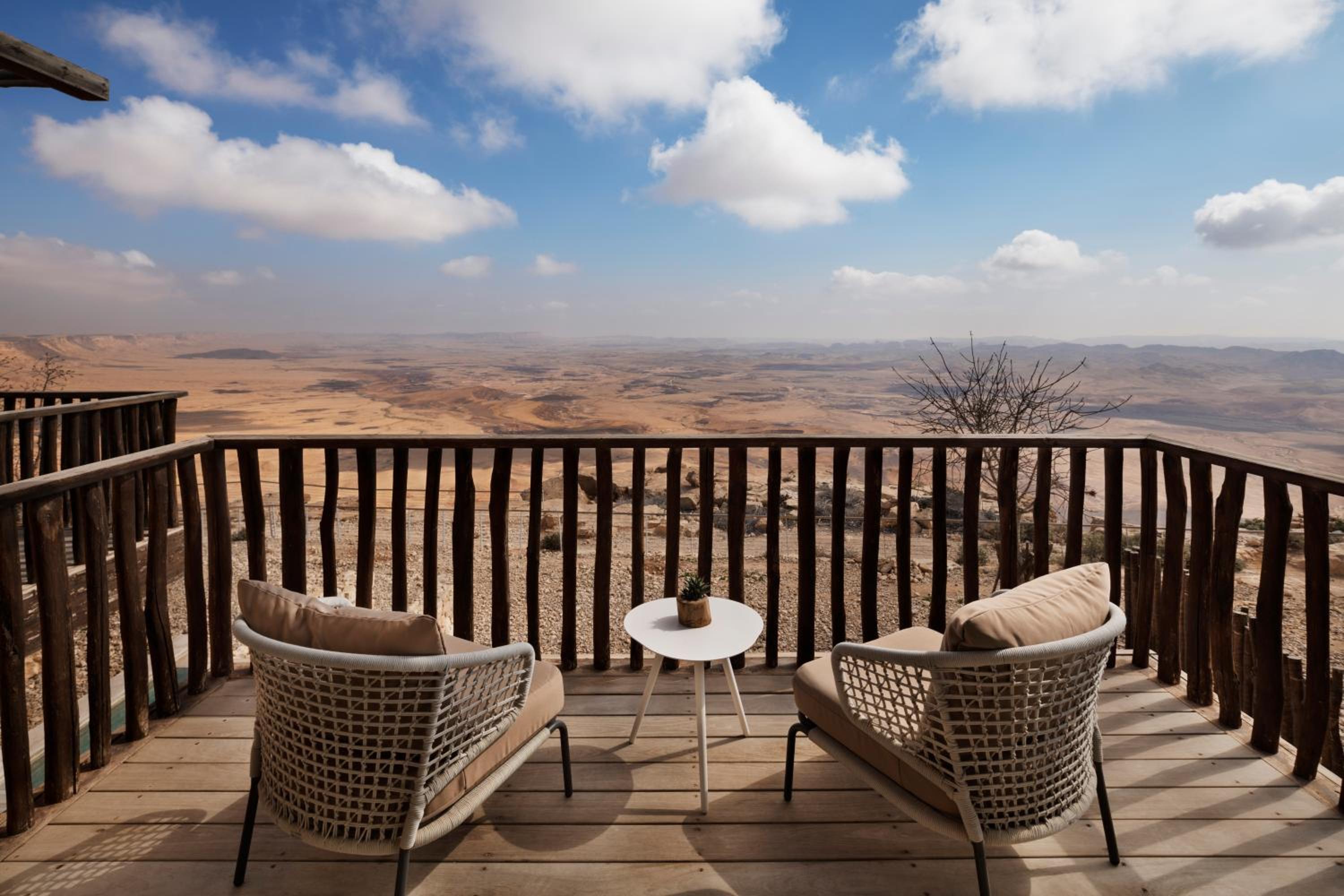 Double room with Balcony and Crater View (2 Adults) - Photo 2