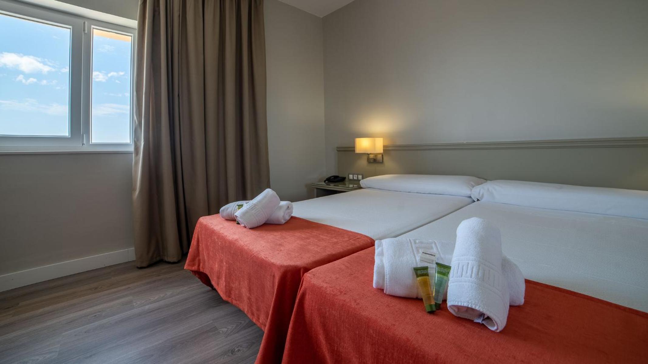 Quadruple Room with Sea View - Photo 1
