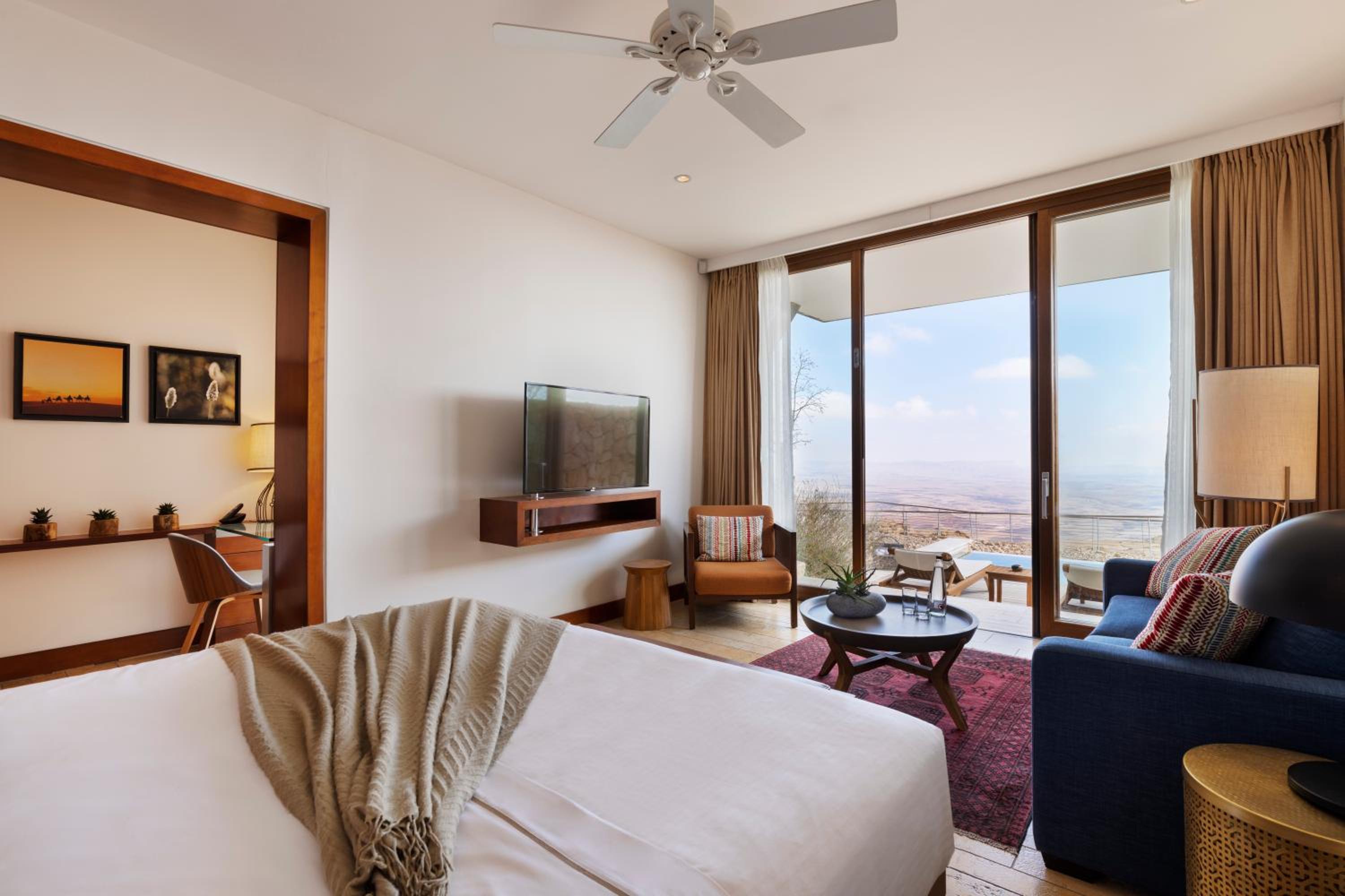 Double room with Pool and Crater View (2 Adults) photo 3