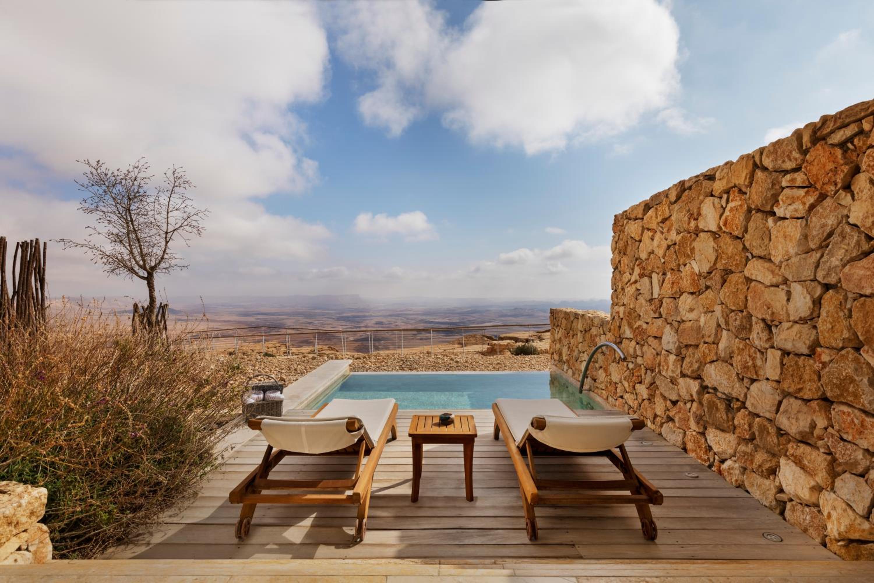 Double room with Pool and Crater View (2 Adults) photo 3