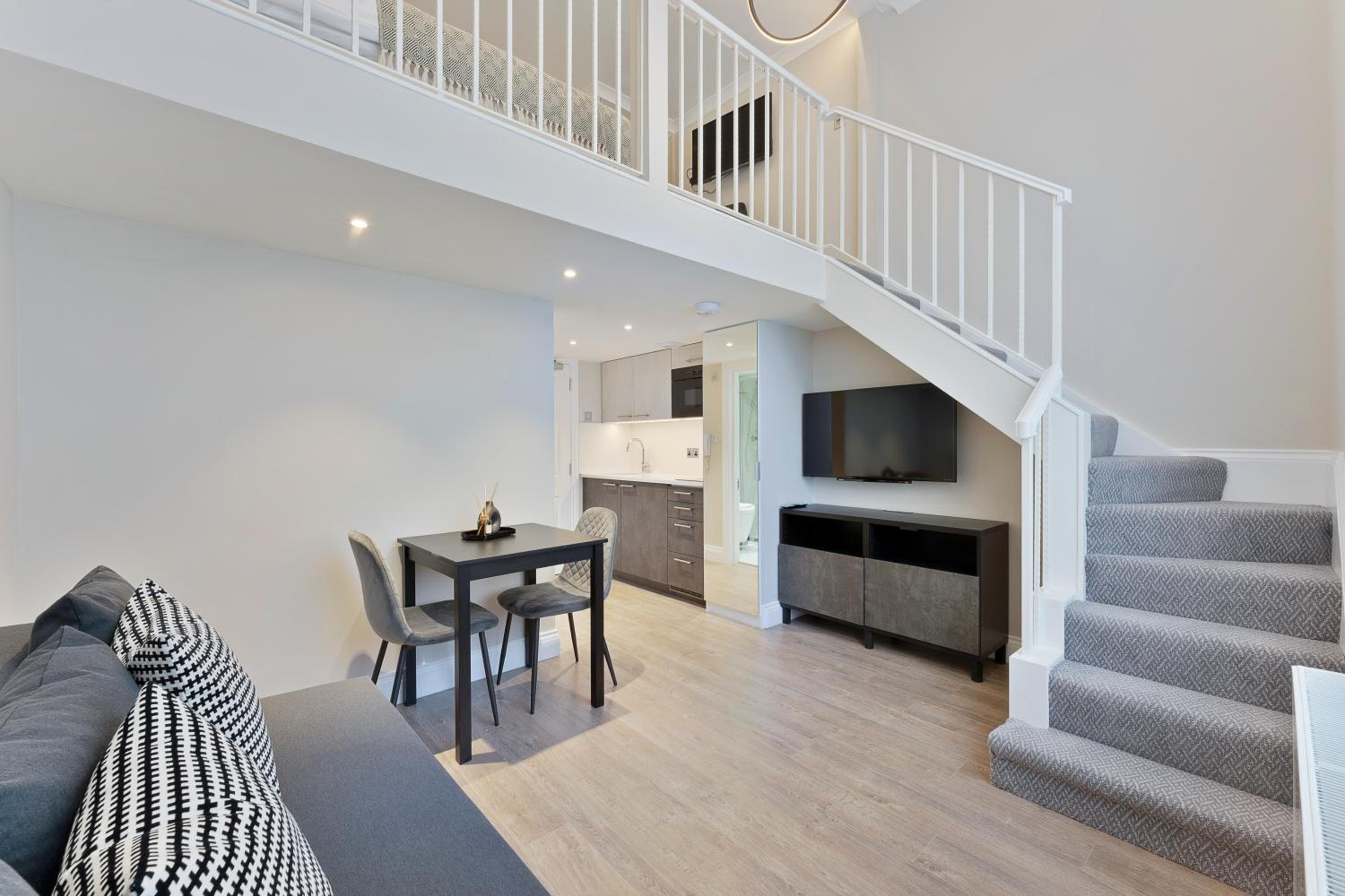 Mezzanine Suite photo 2