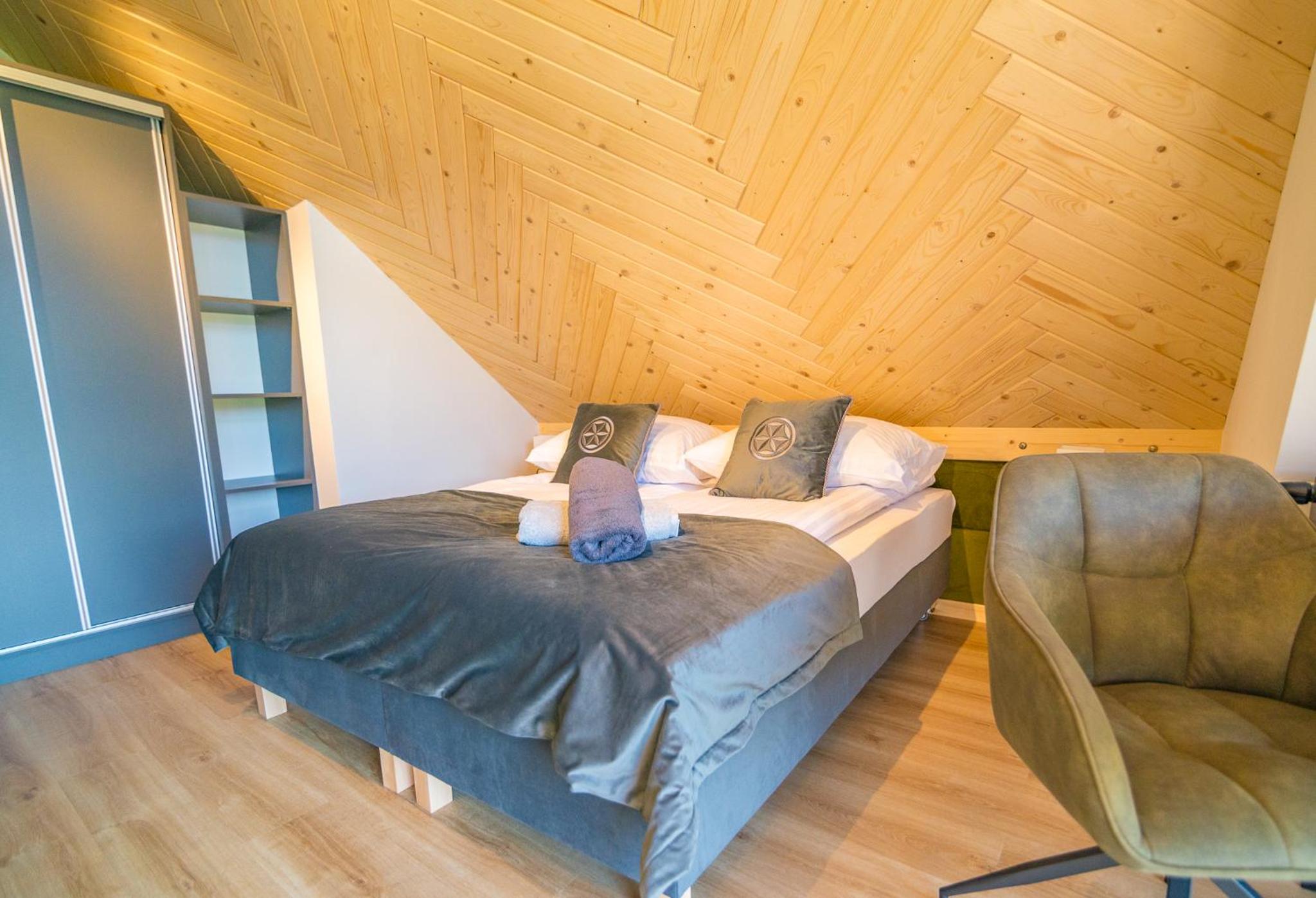 Suite with Mountain View - Photo 20