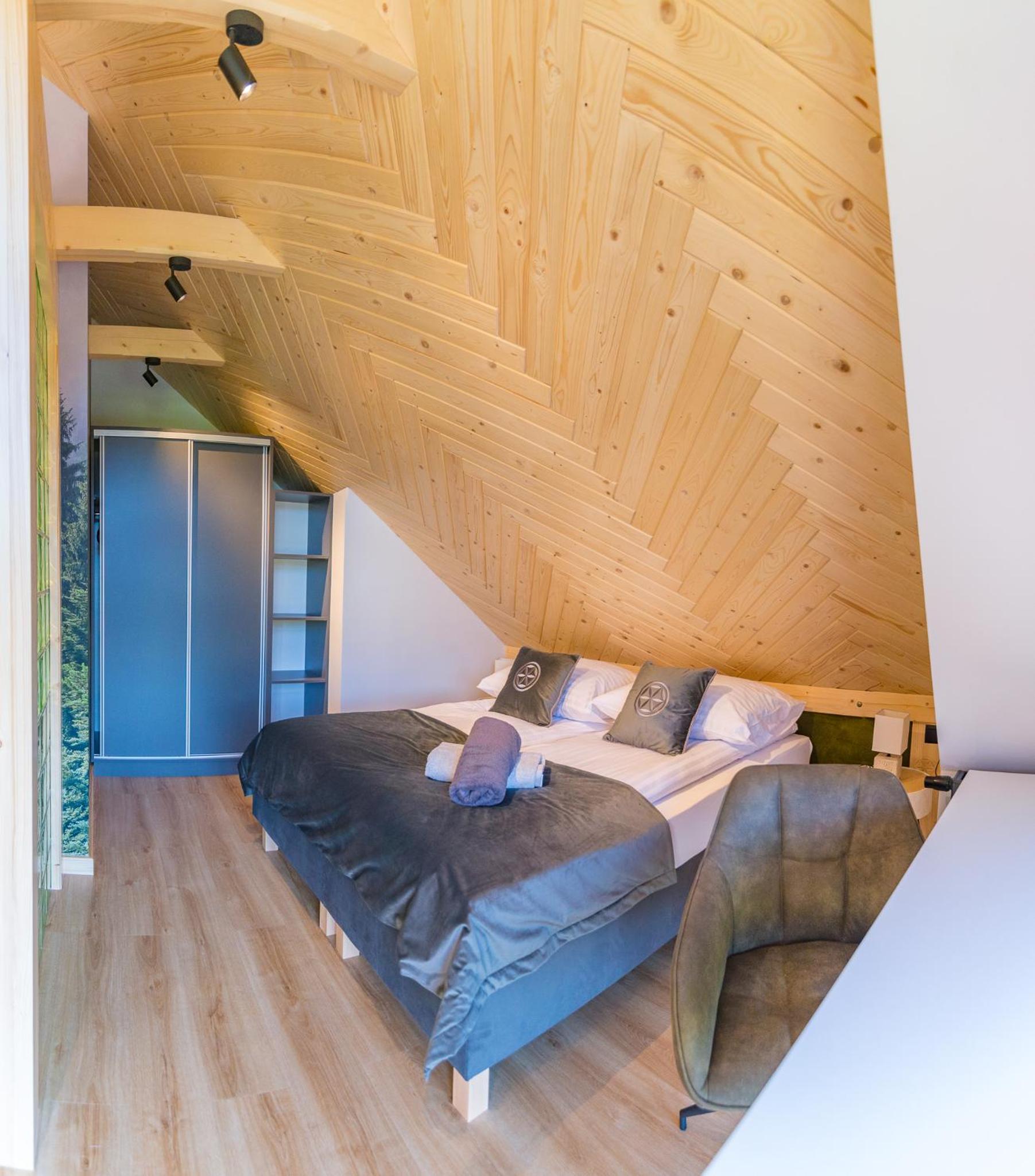 Suite with Mountain View - Photo 27