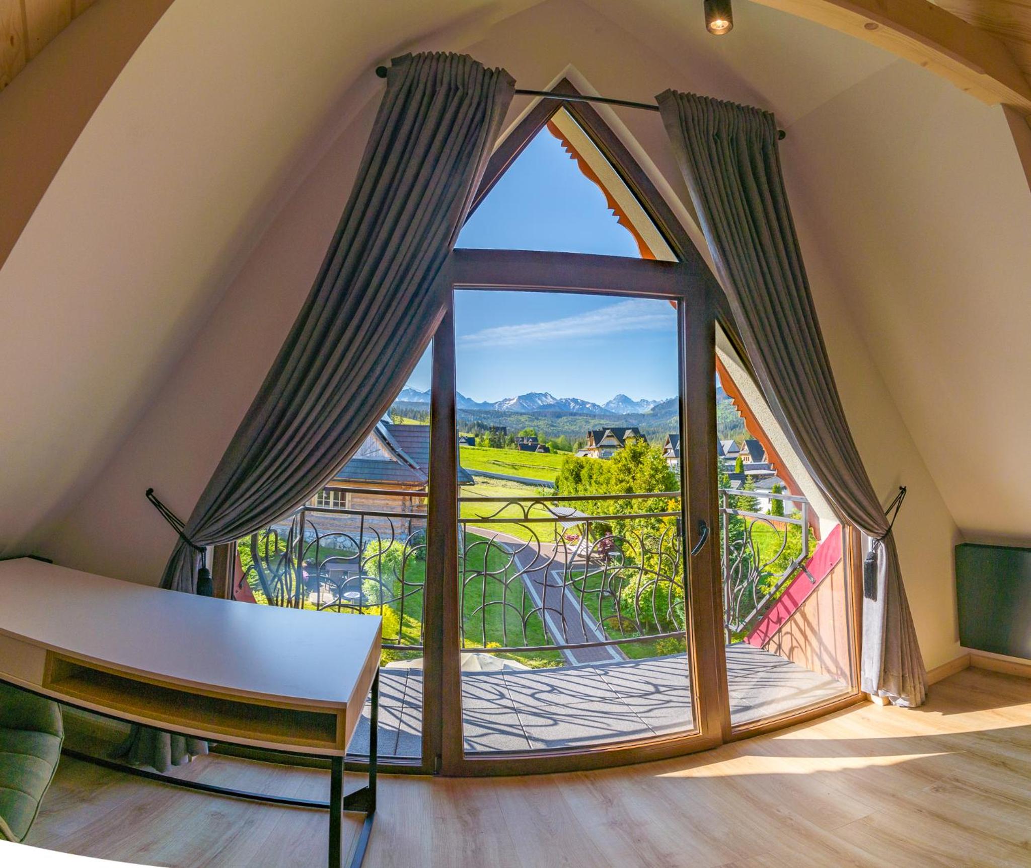 Suite with Mountain View - Photo 37