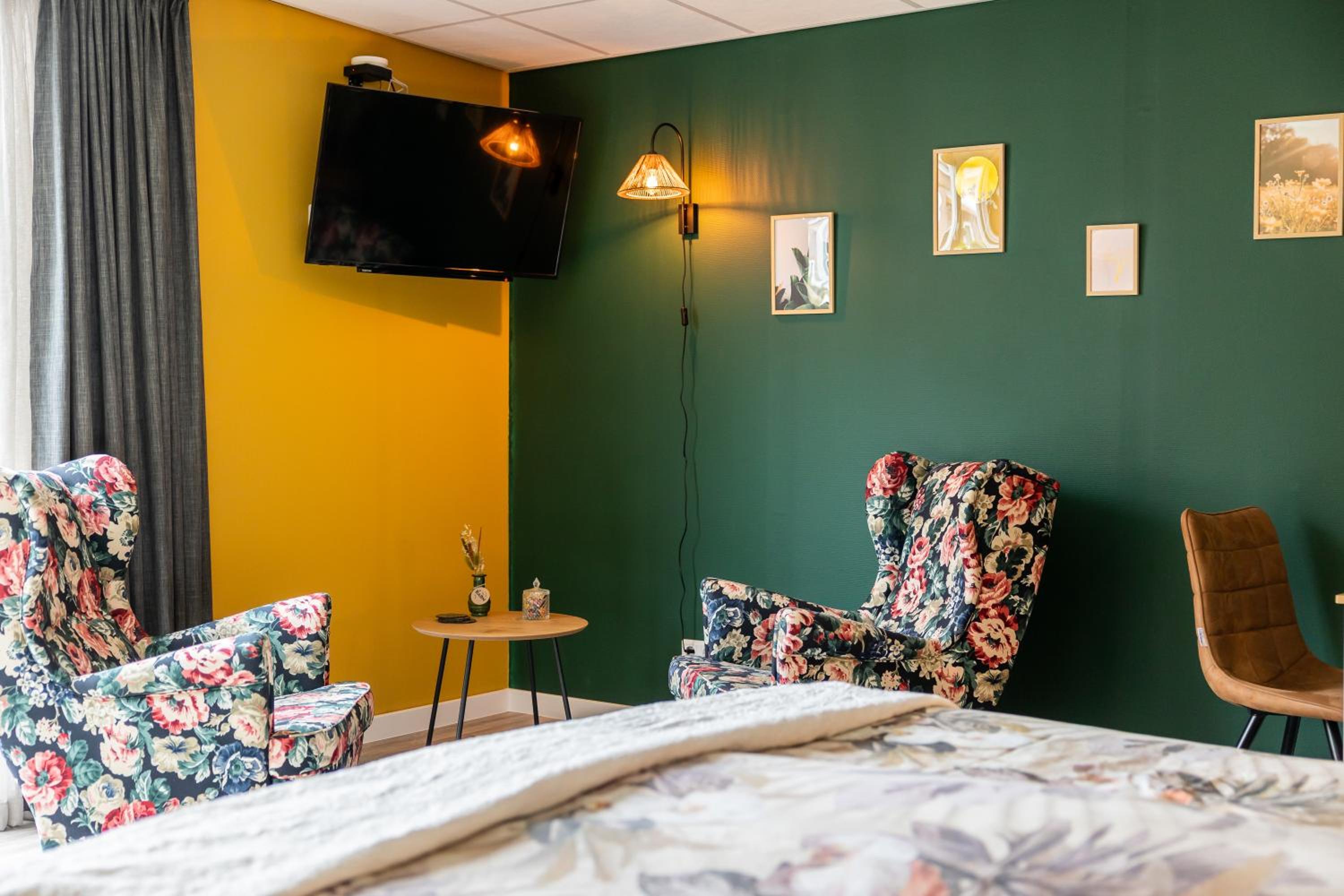 Deluxe Queen Room - Photo 4