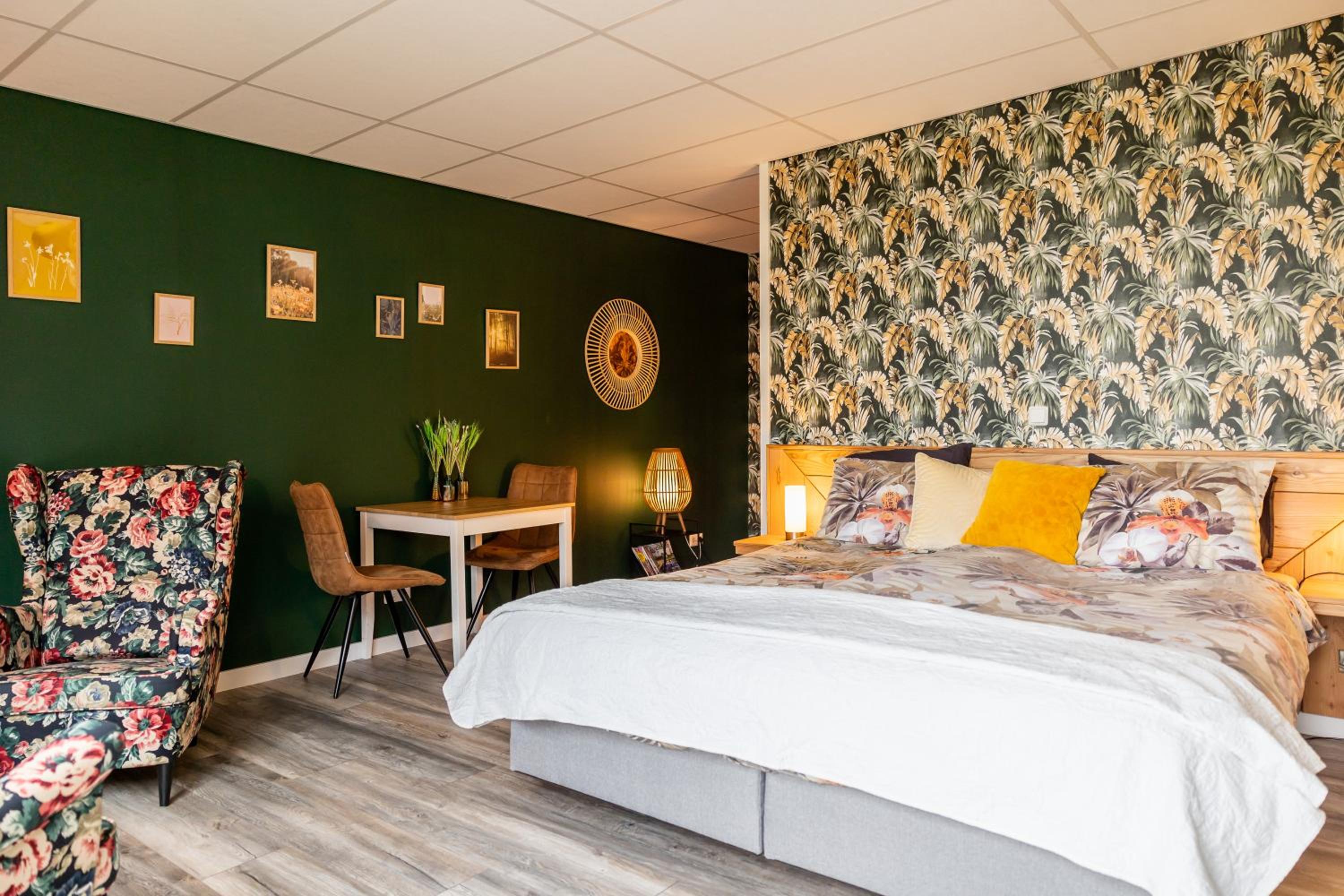 Deluxe Queen Room - Photo 5