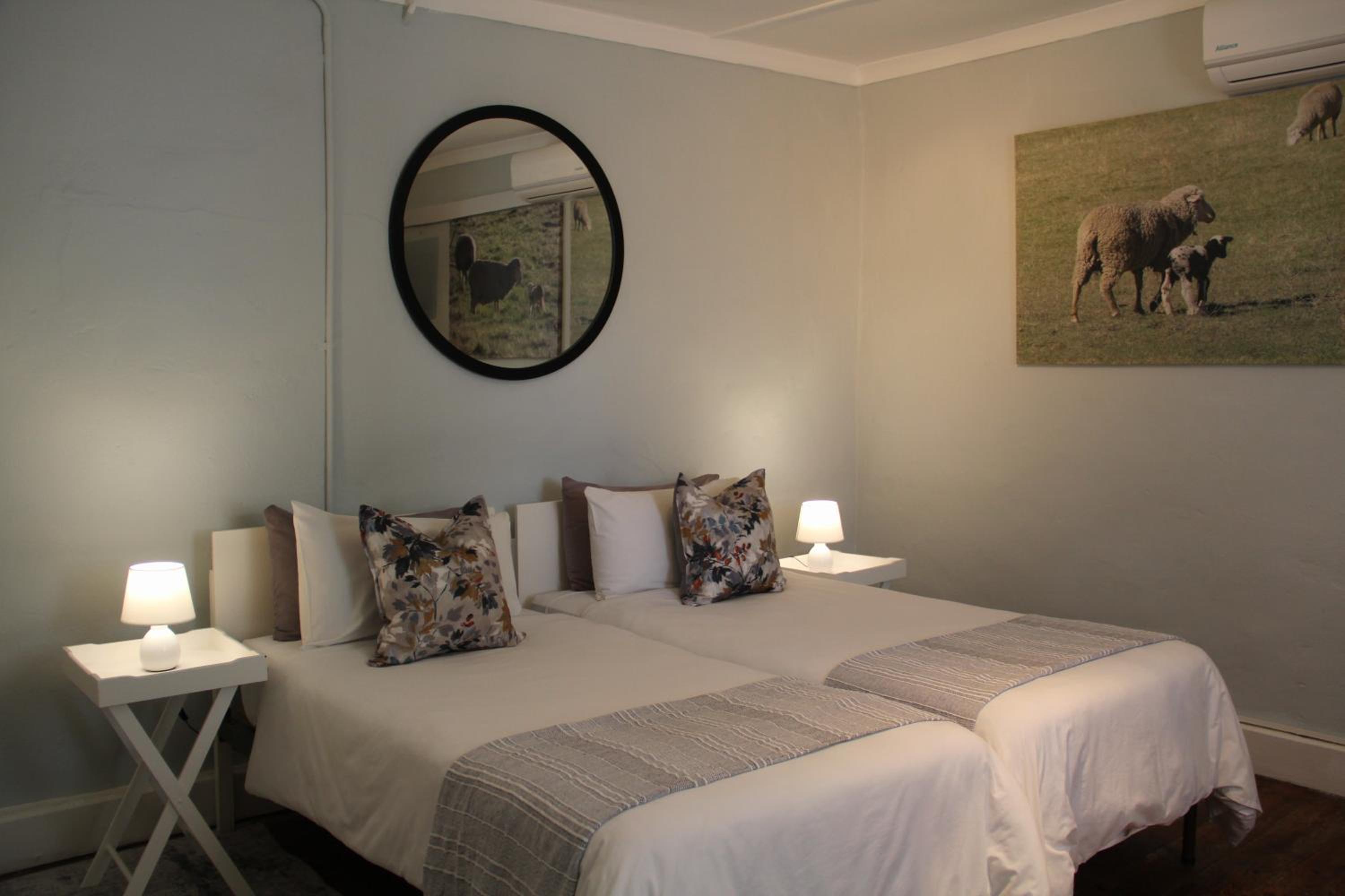 Twin Room with Private External Bathroom photo 1