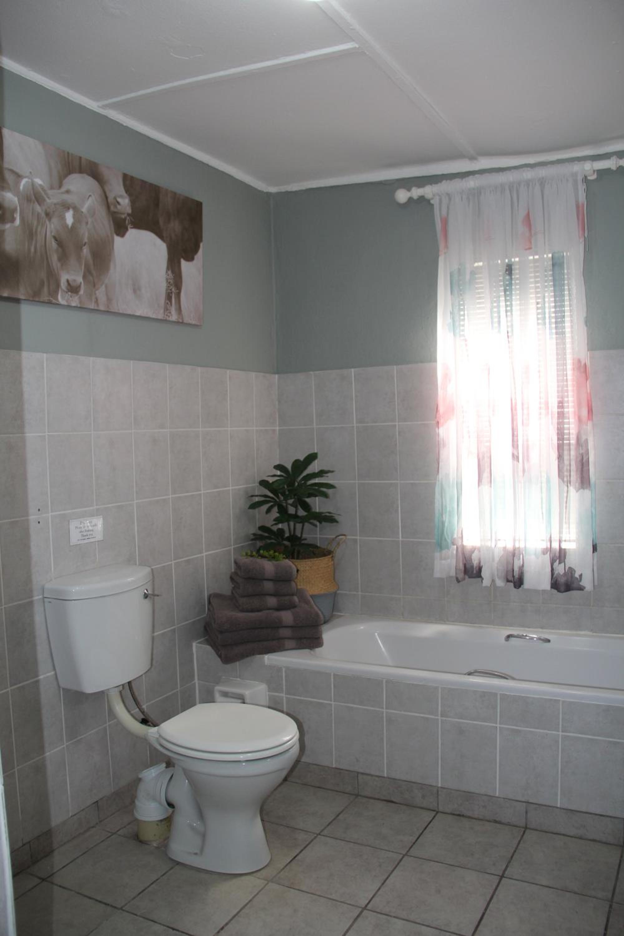 Twin Room with Private External Bathroom photo 2