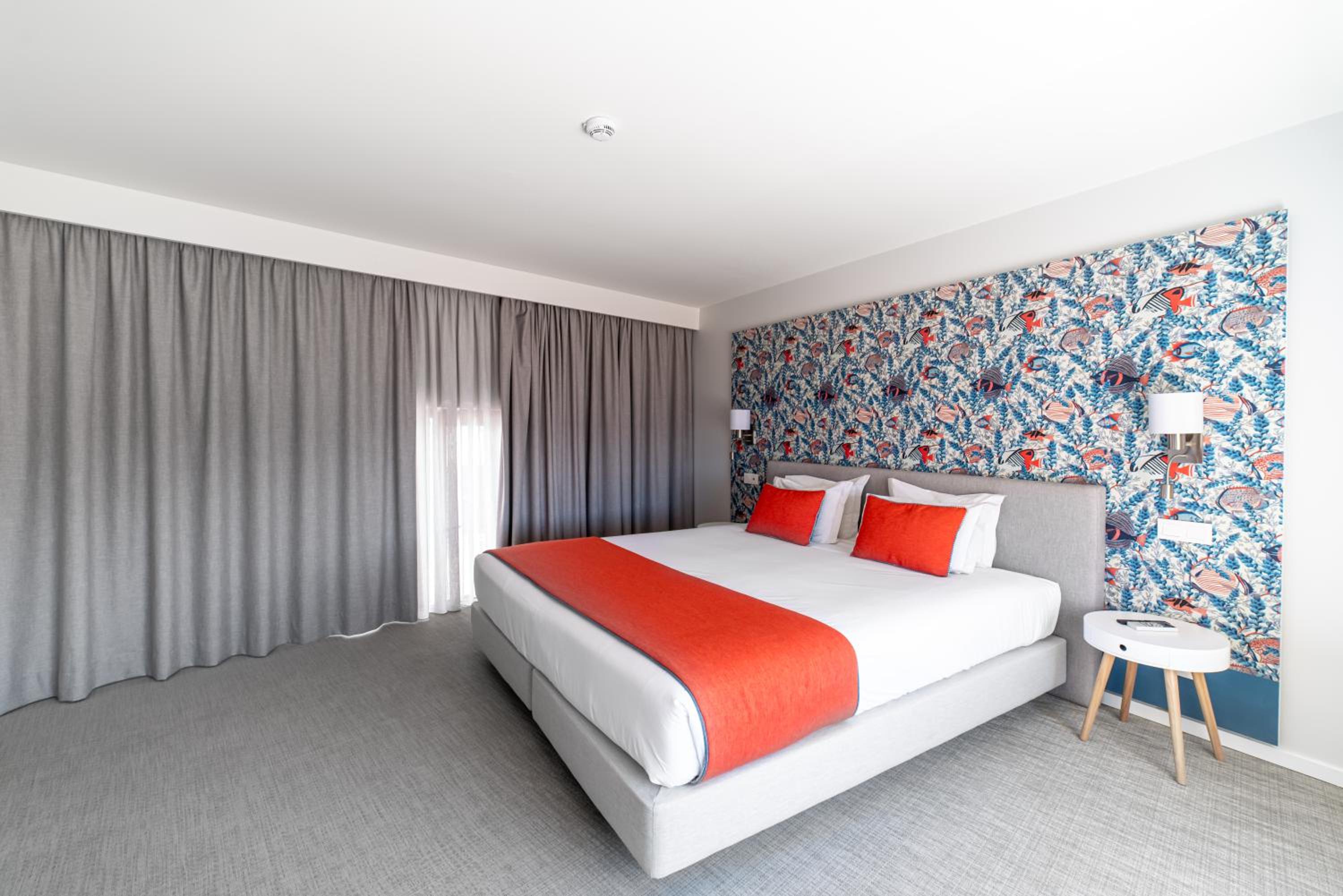 Double or Twin Room with Partial Sea View photo 3