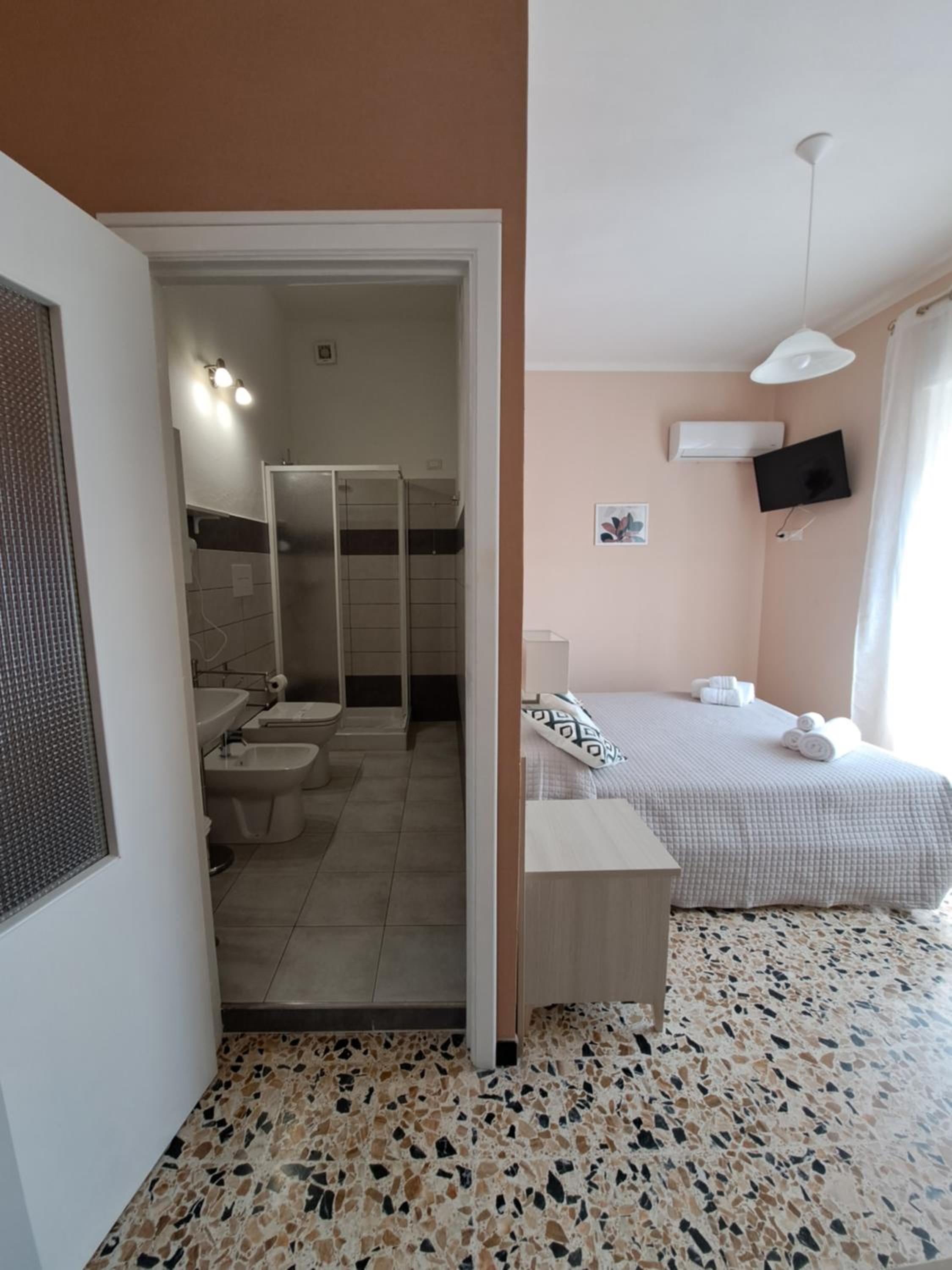 Double or Twin Room with Private Bathroom photo 1