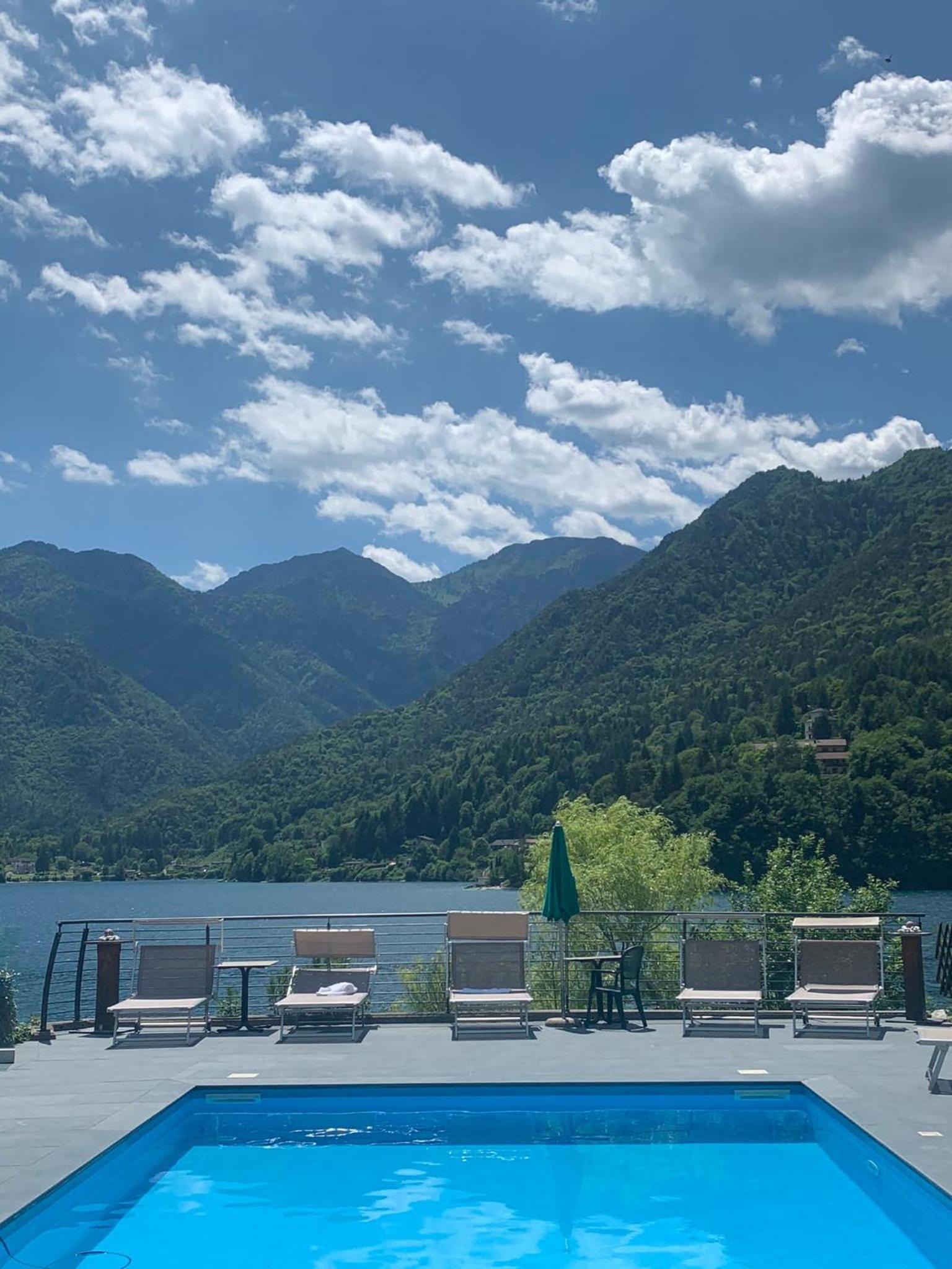 Double or Twin Room with Lake View photo 2