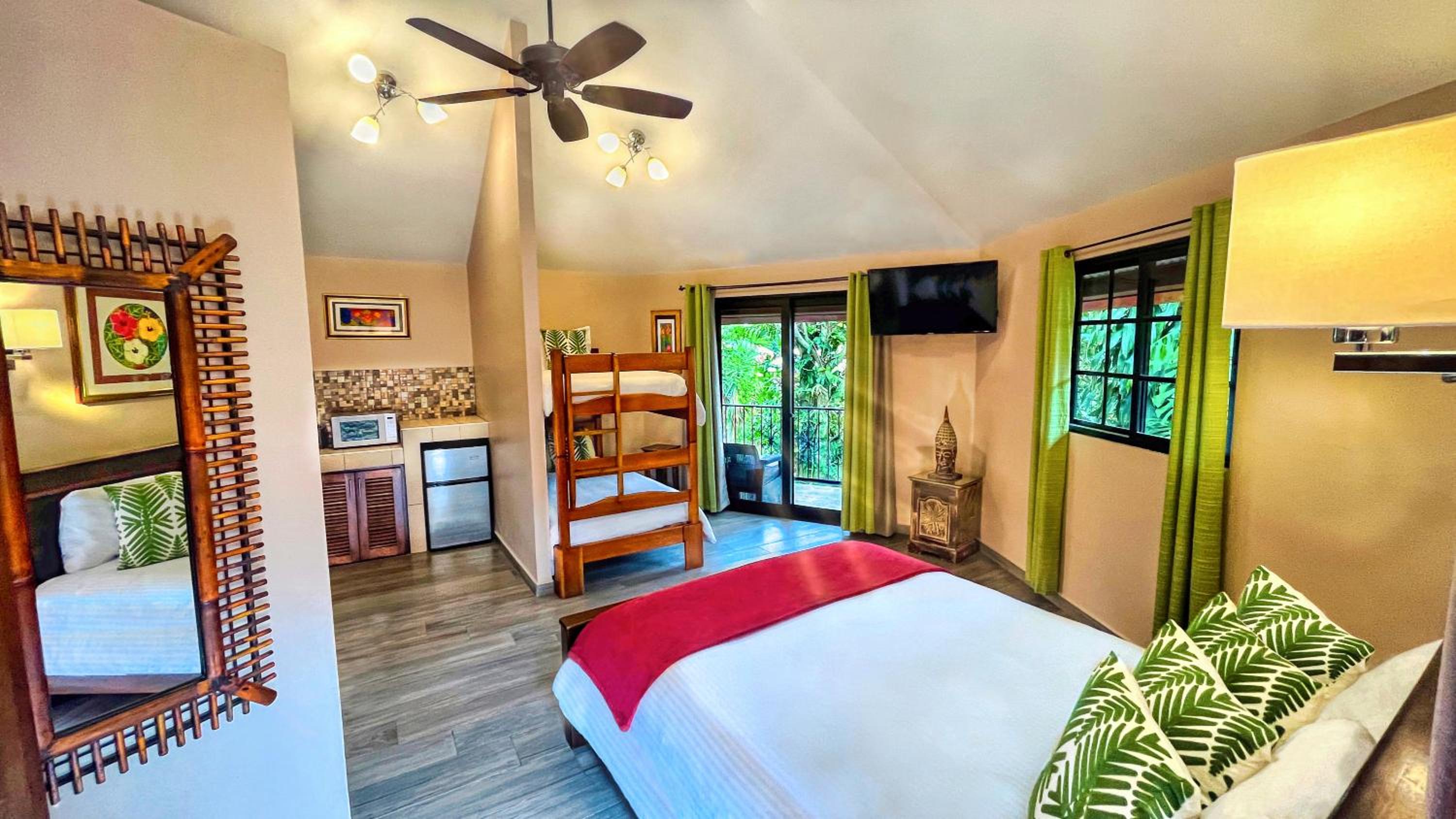  Family Room w/Queen Bed + Bunk Bed