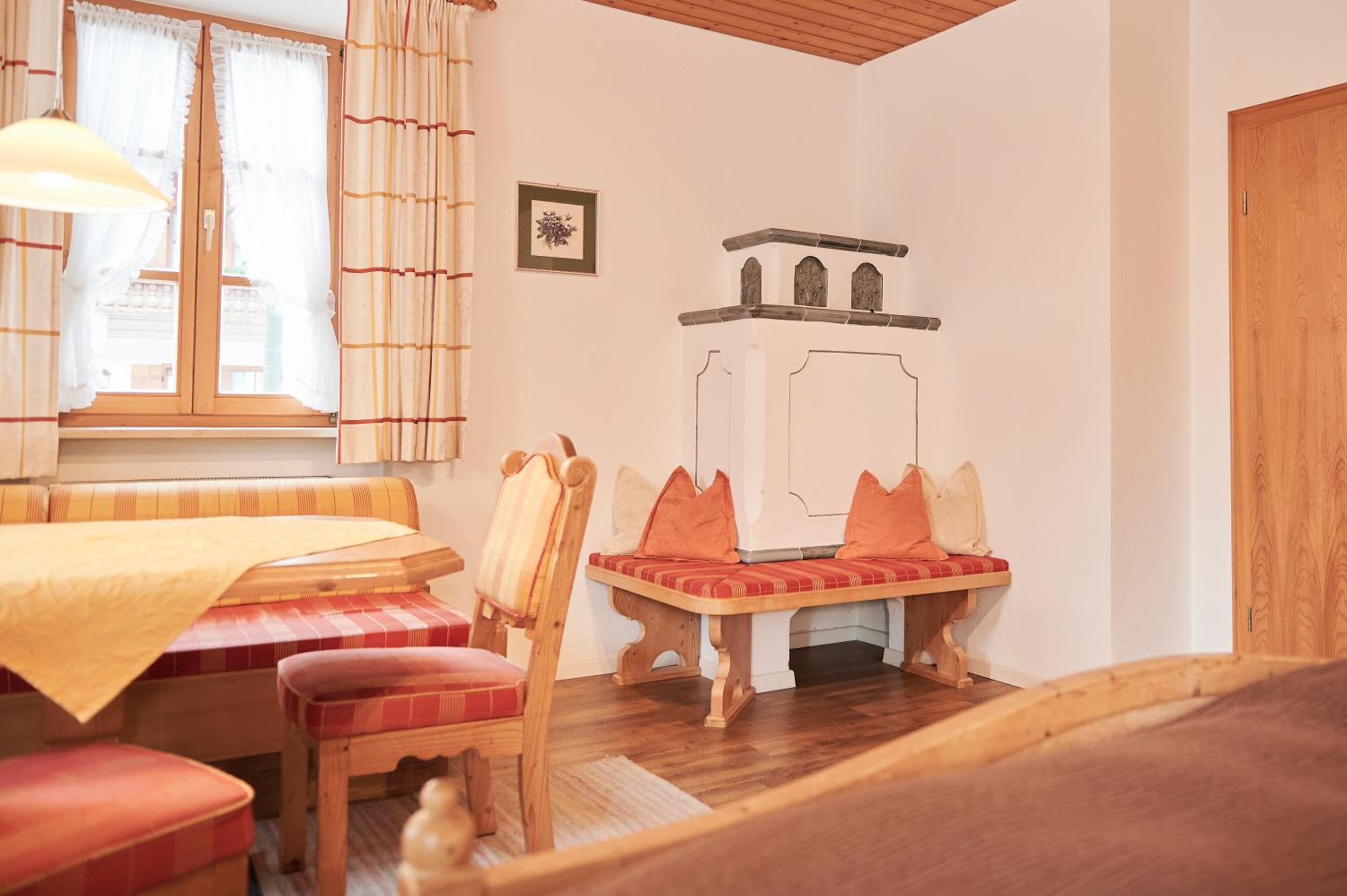 One-Bedroom Apartment 201 (2-4 Adults) photo 3