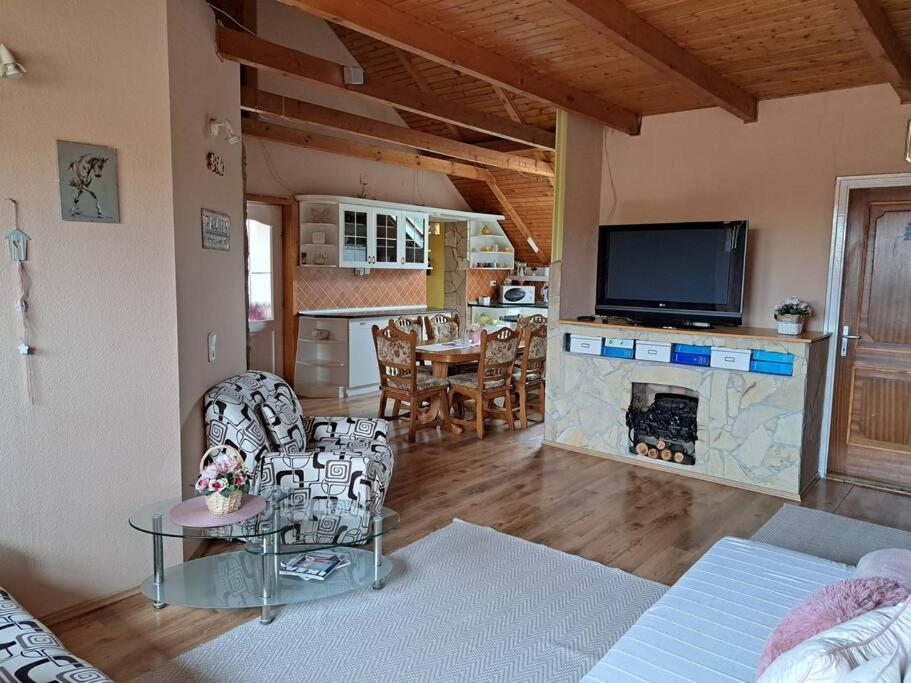 Apartment with Mountain View photo 1