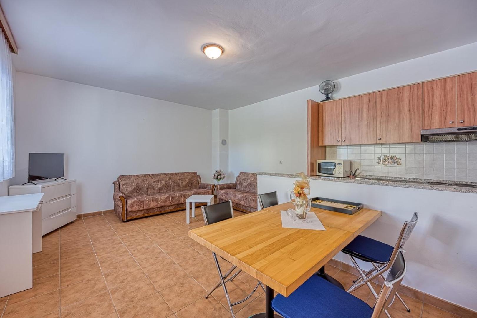 Apartment With Garden View