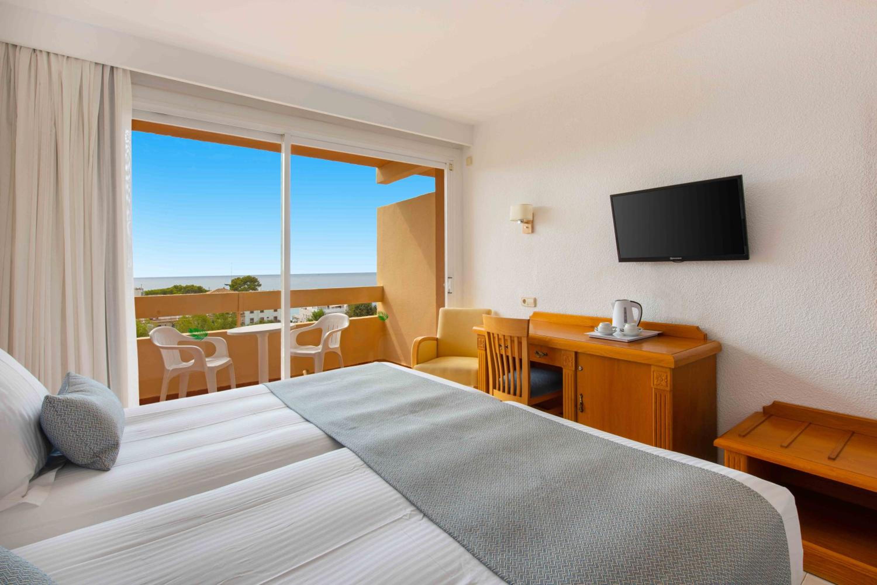 Double Room with Sea View and Balcony photo 2
