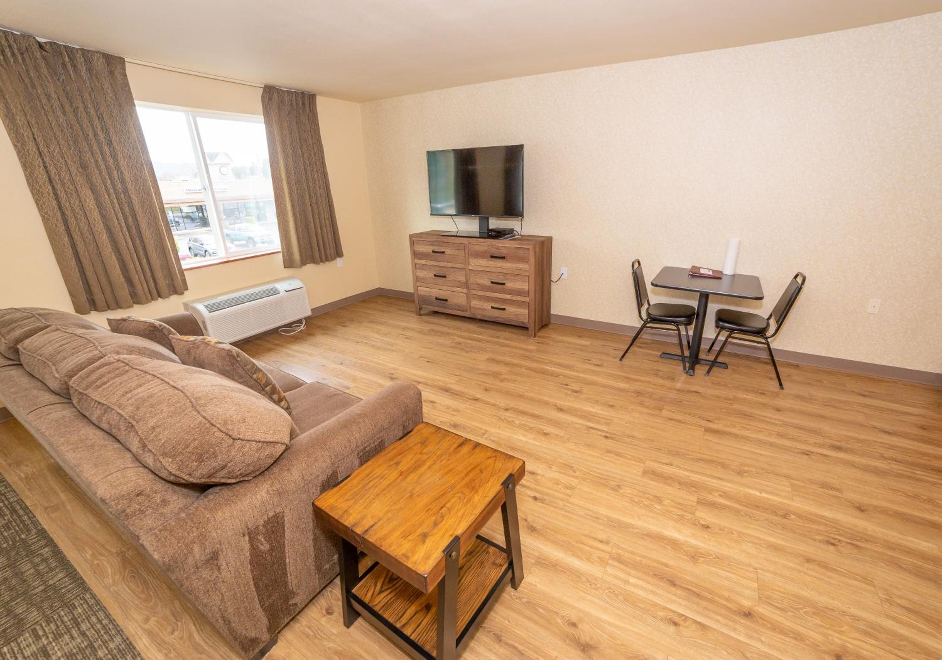 Deluxe King Suite - Photo 1