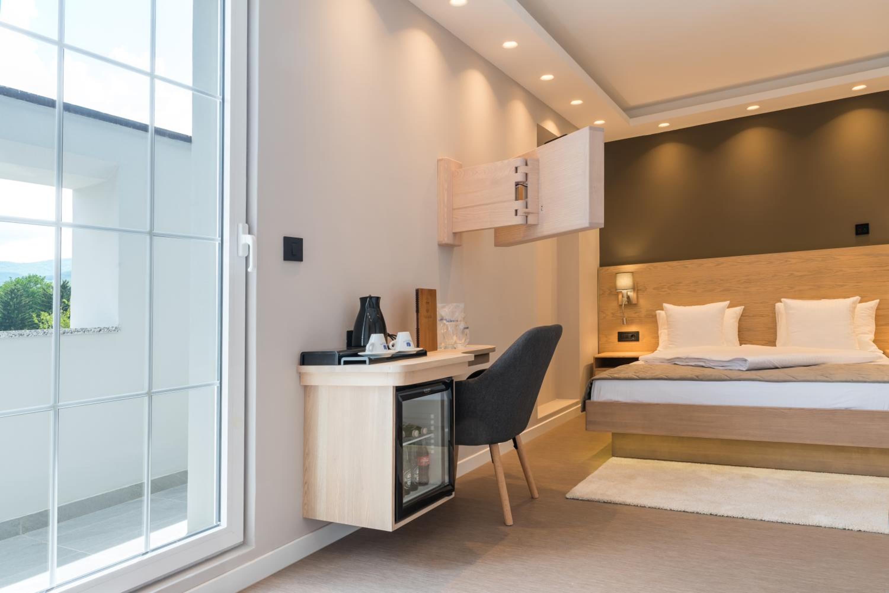 Deluxe Double Room with Balcony photo 2
