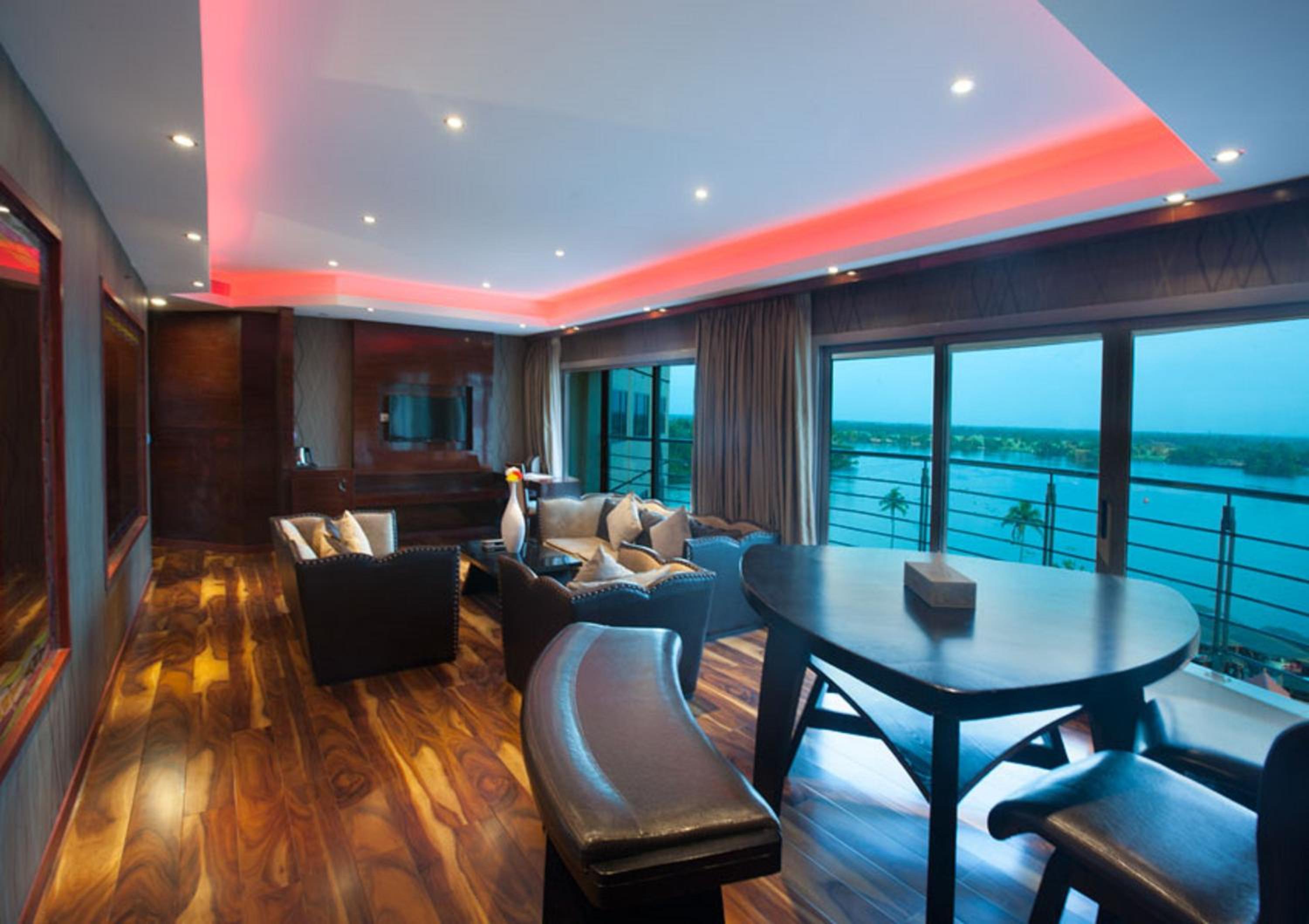 Presidential King Suite with Lake View - Non-Smoking