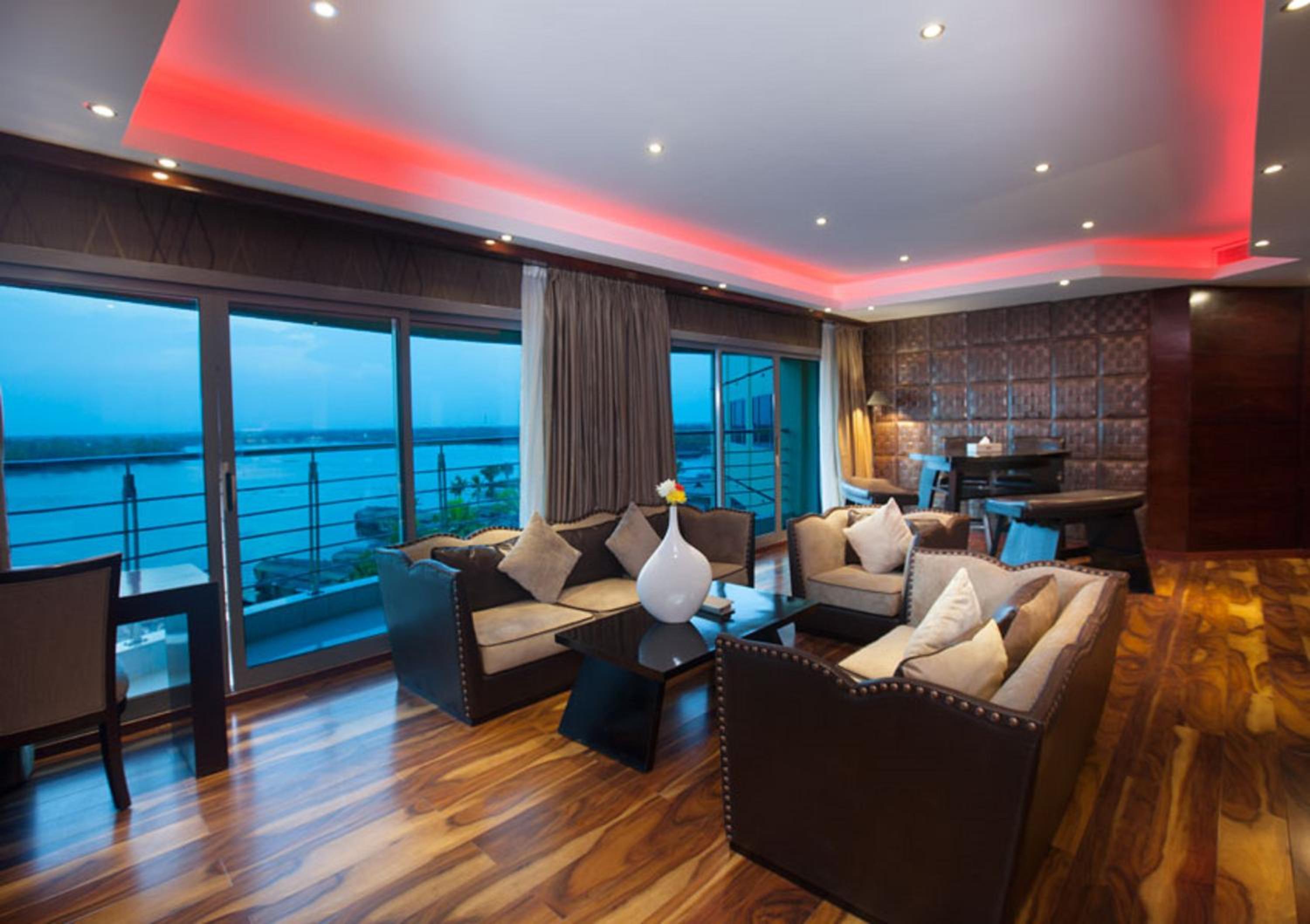 Presidential King Suite with Lake View - Non-Smoking