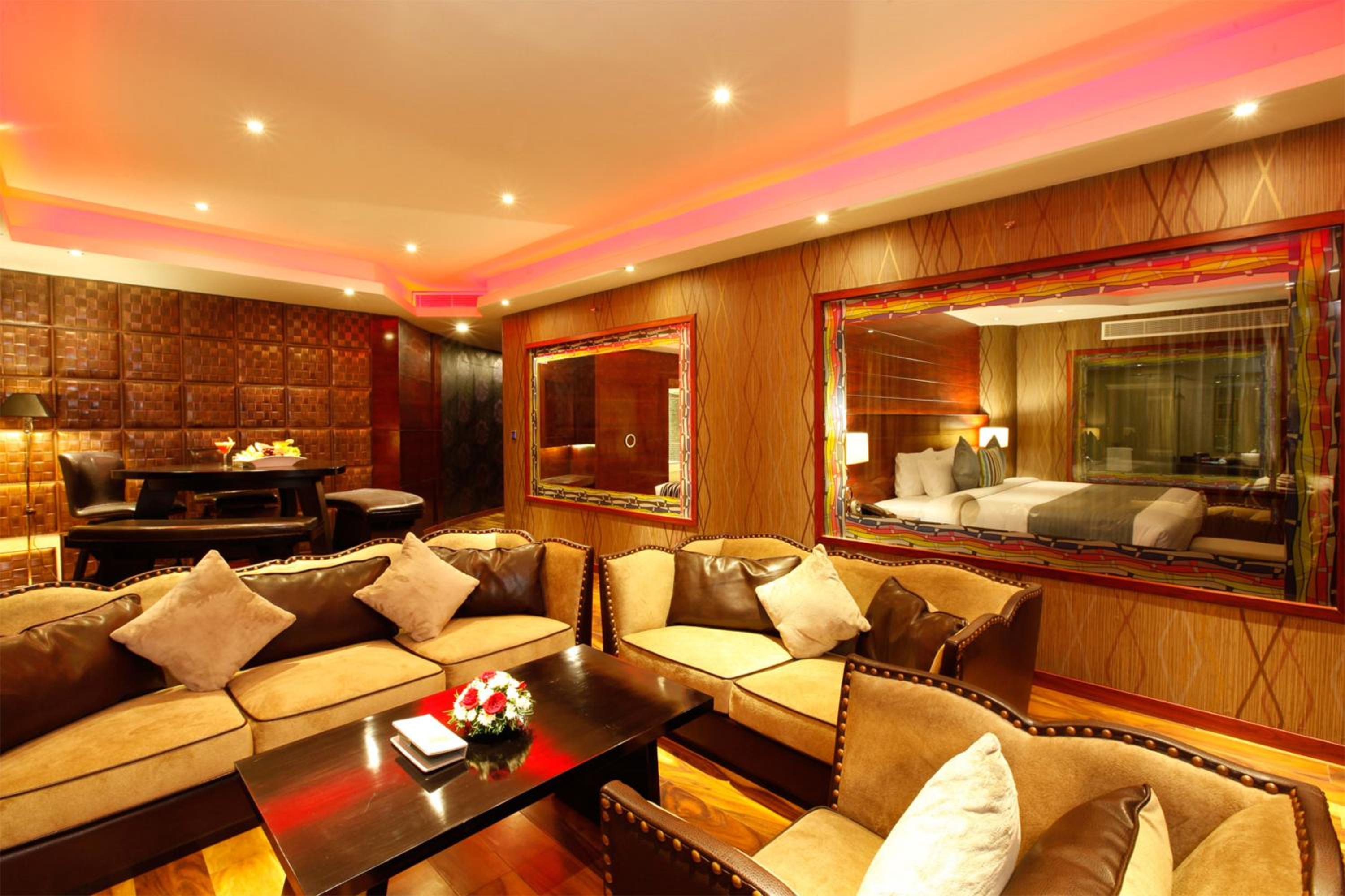 Presidential King Suite with Lake View - Non-Smoking