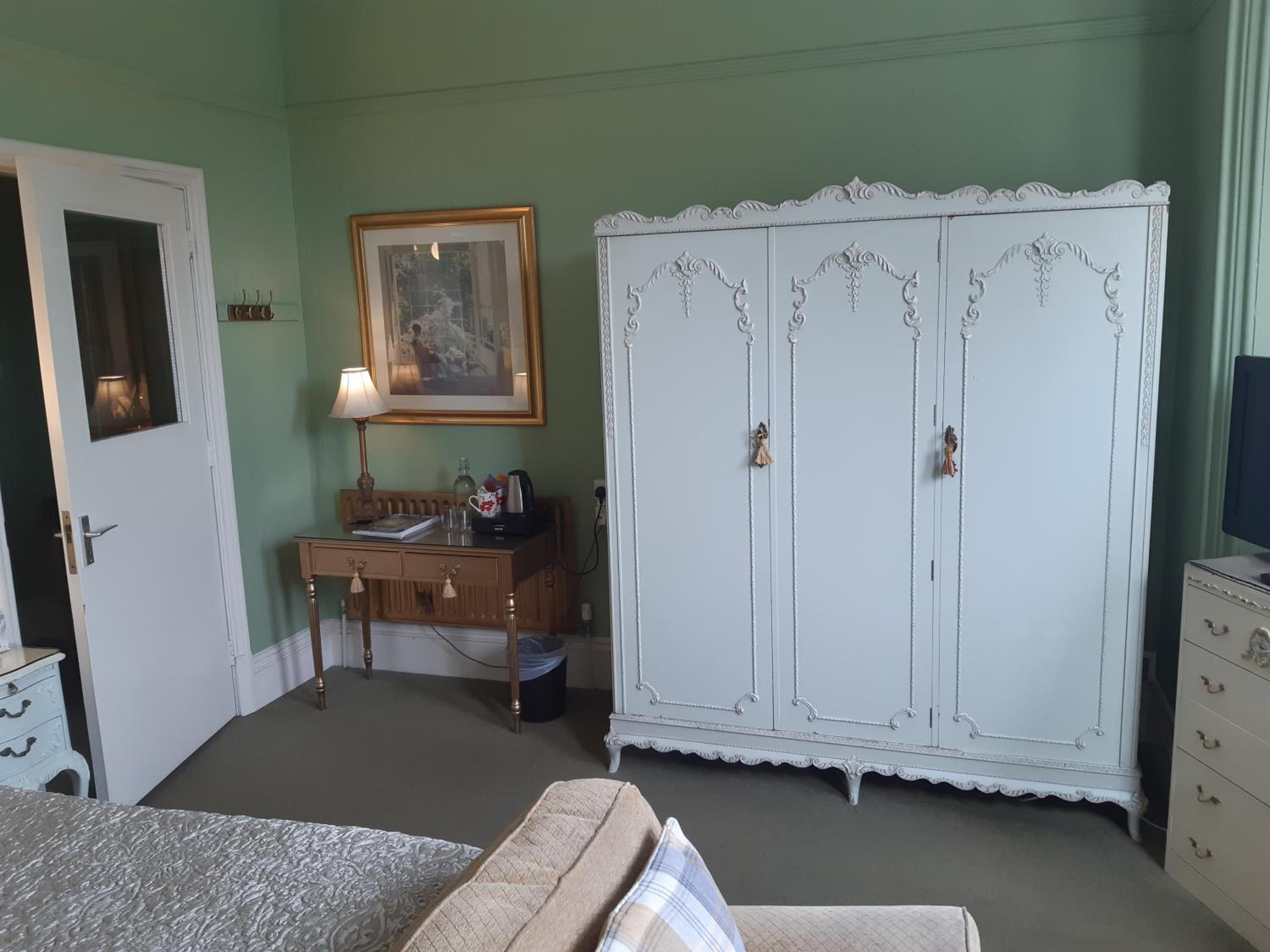 Superior Double Room with Shower - Photo 10