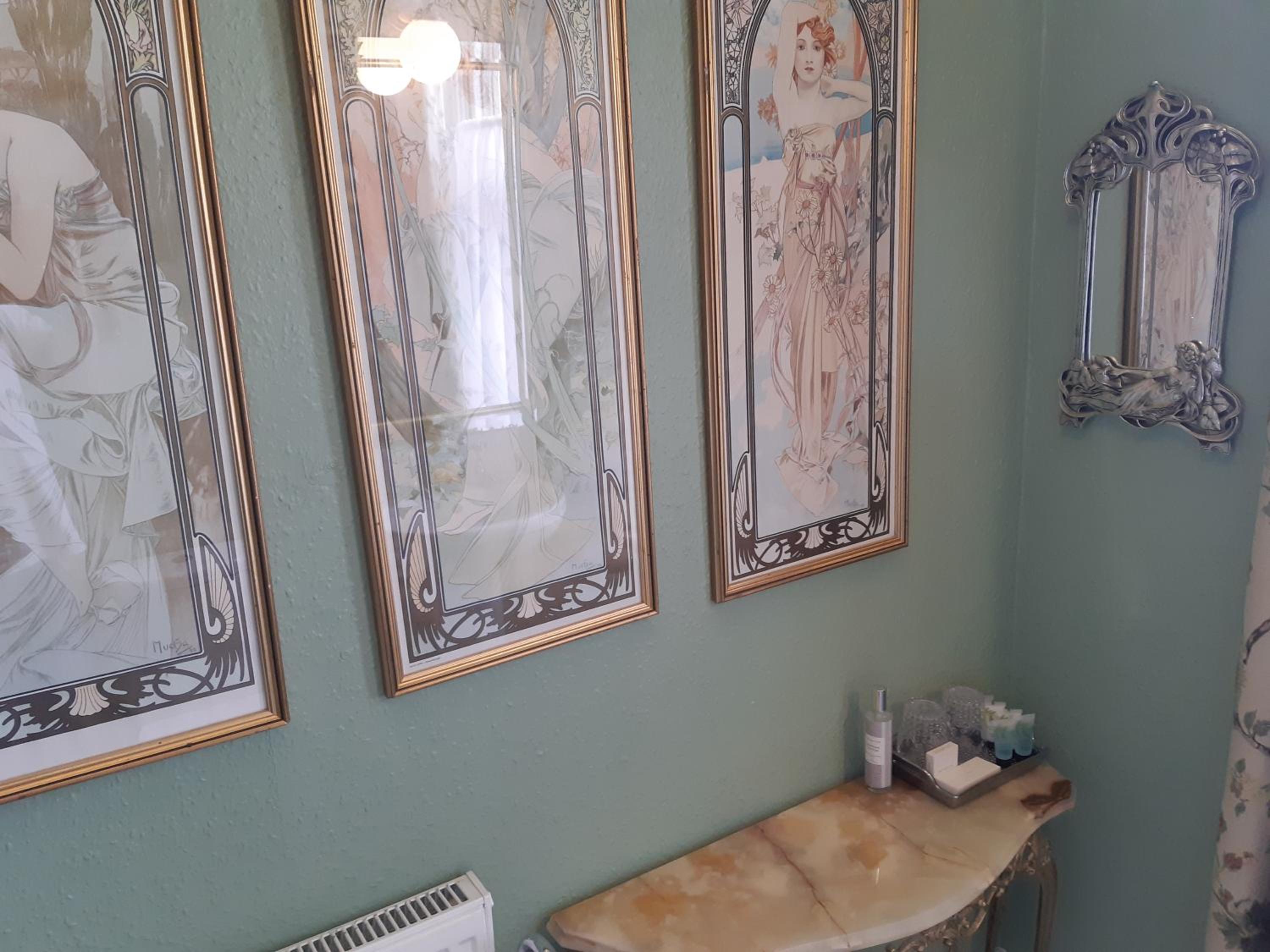 Superior Double Room with Shower - Photo 8
