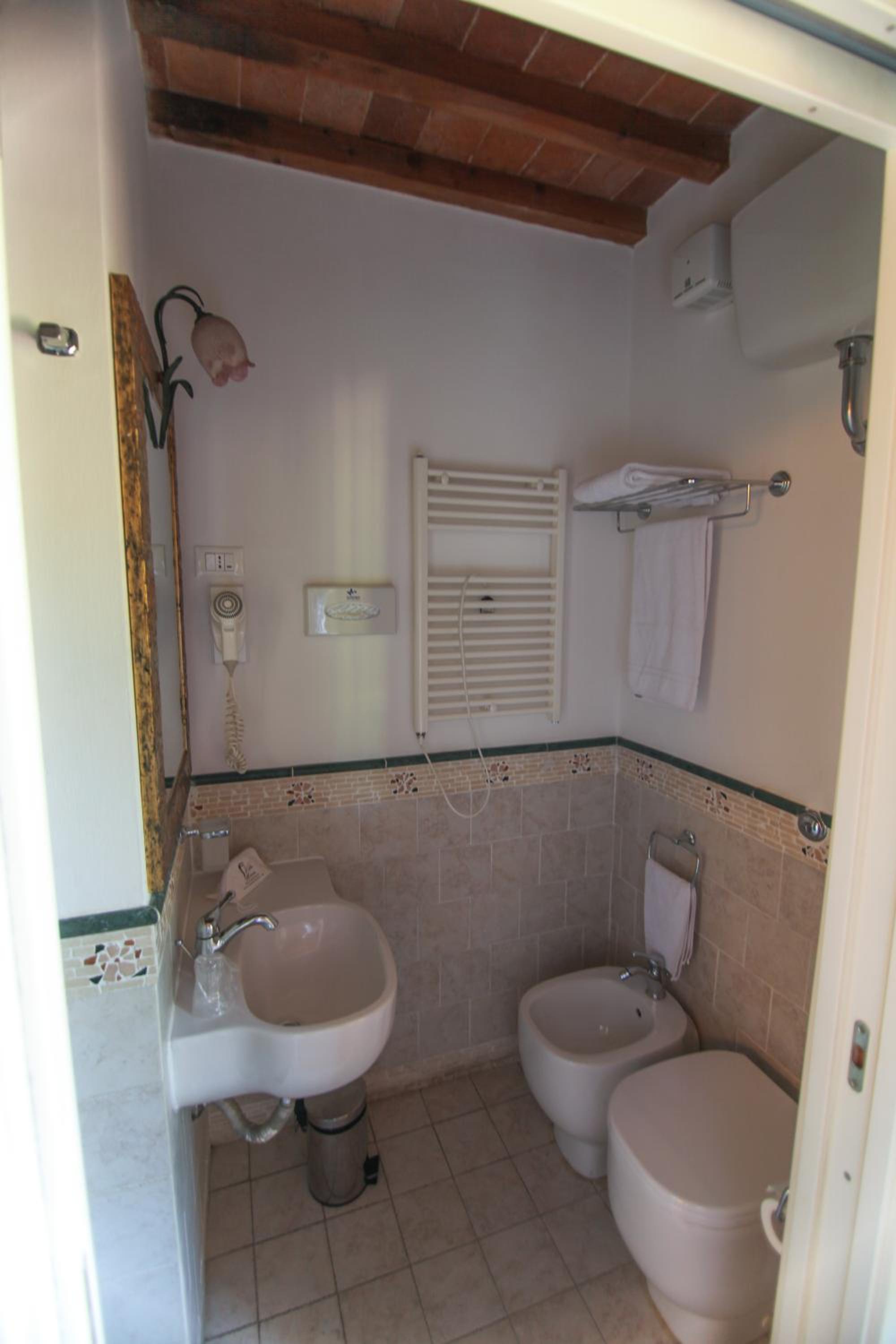 Double Room - Photo 24