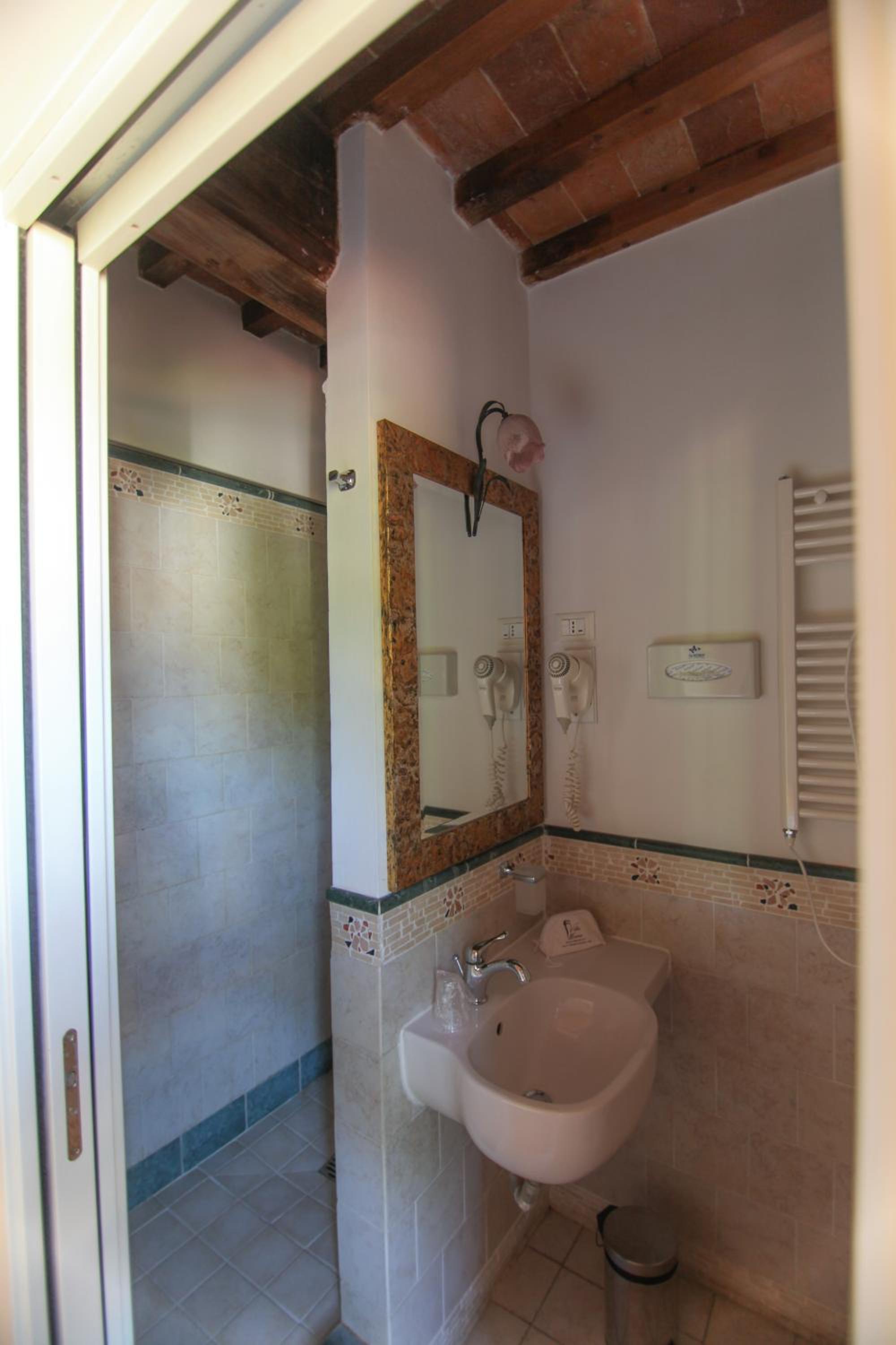 Double Room - Photo 23