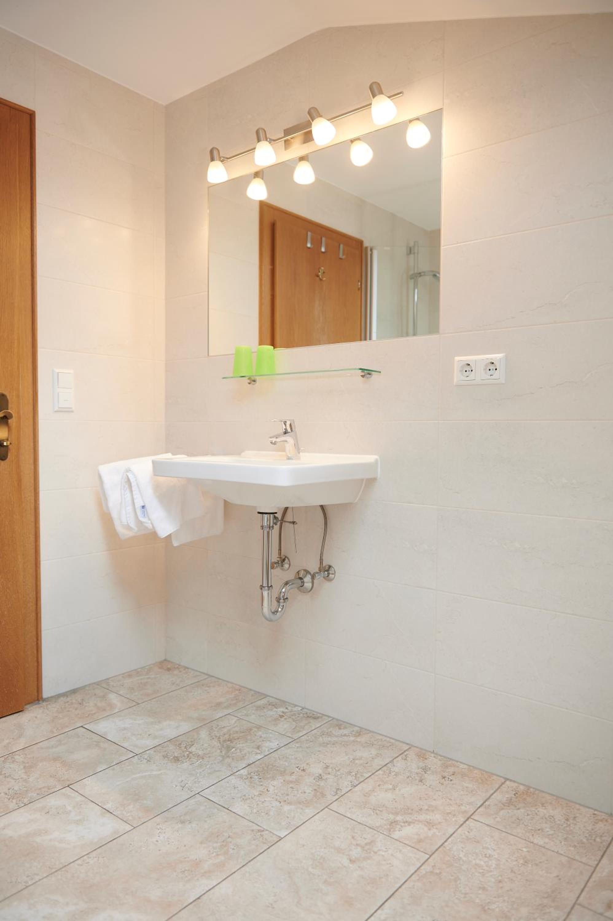 Apartment 106 (2-4 Adults) photo 3