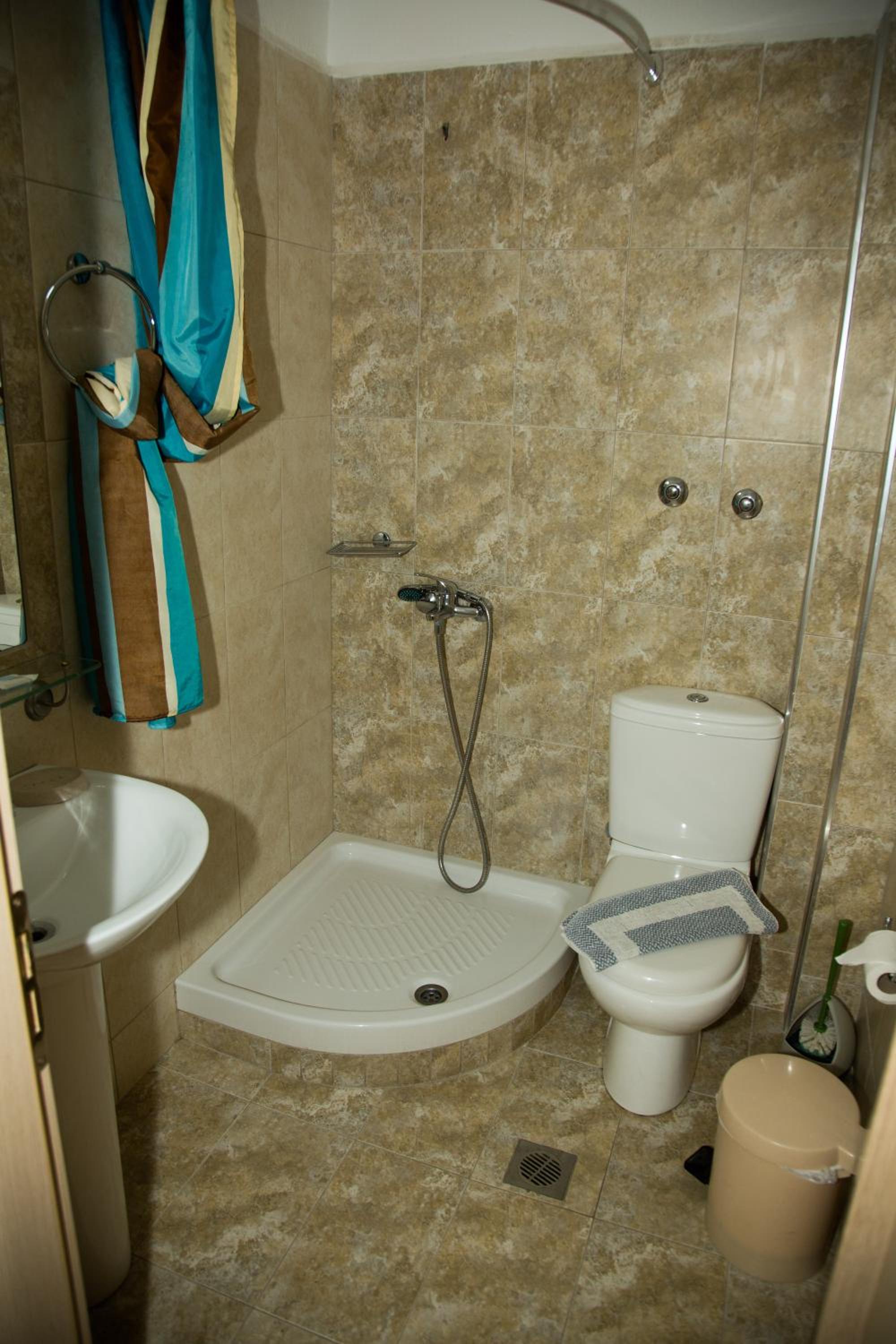 Studio (3 Adults) photo 2
