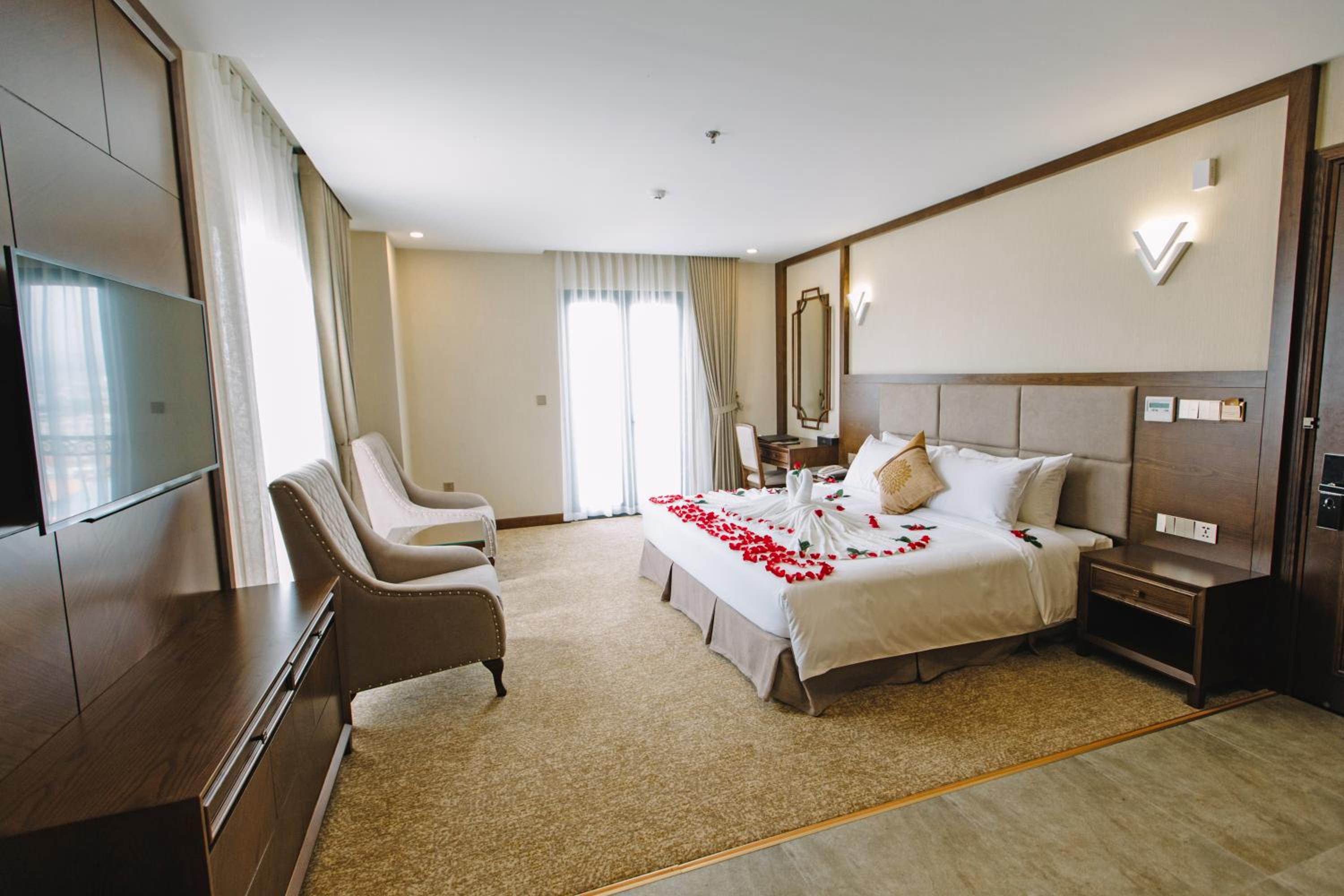 Triple Room with Bath - Photo 3