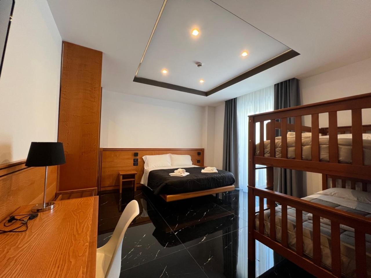 Deluxe Quadruple Room - Photo 1