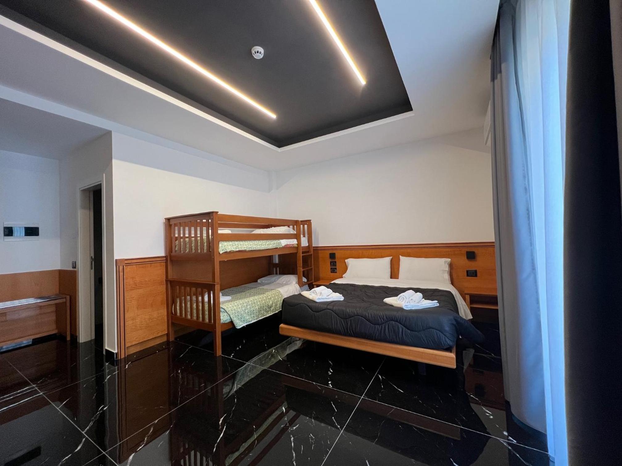 Deluxe Quadruple Room - Photo 4
