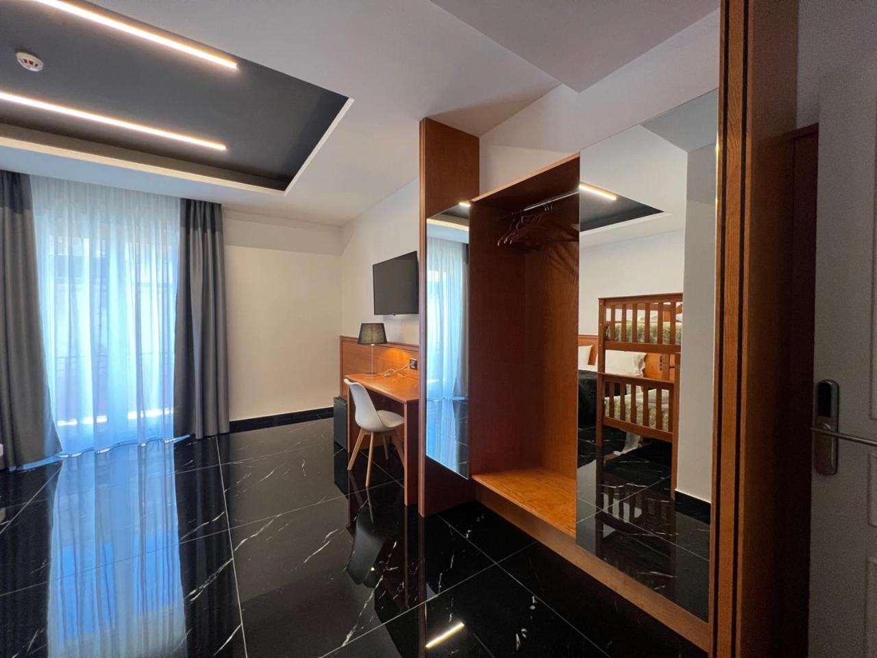 Deluxe Quadruple Room - Photo 6