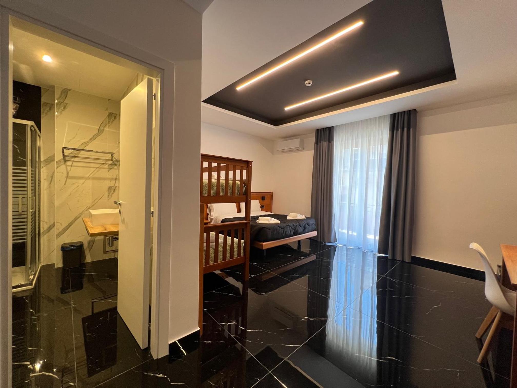 Deluxe Quadruple Room - Photo 7