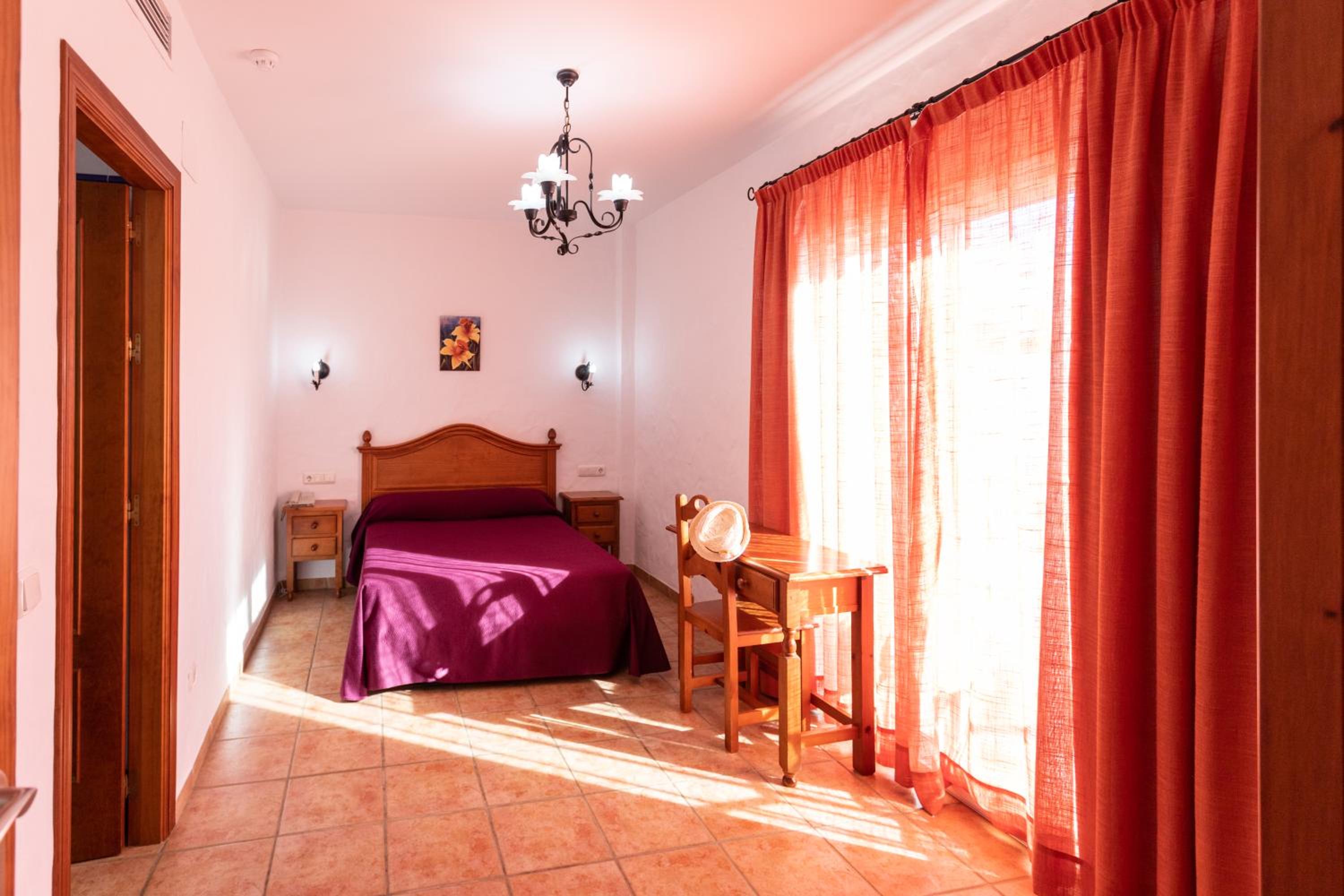 Standard Double Room - Photo 6