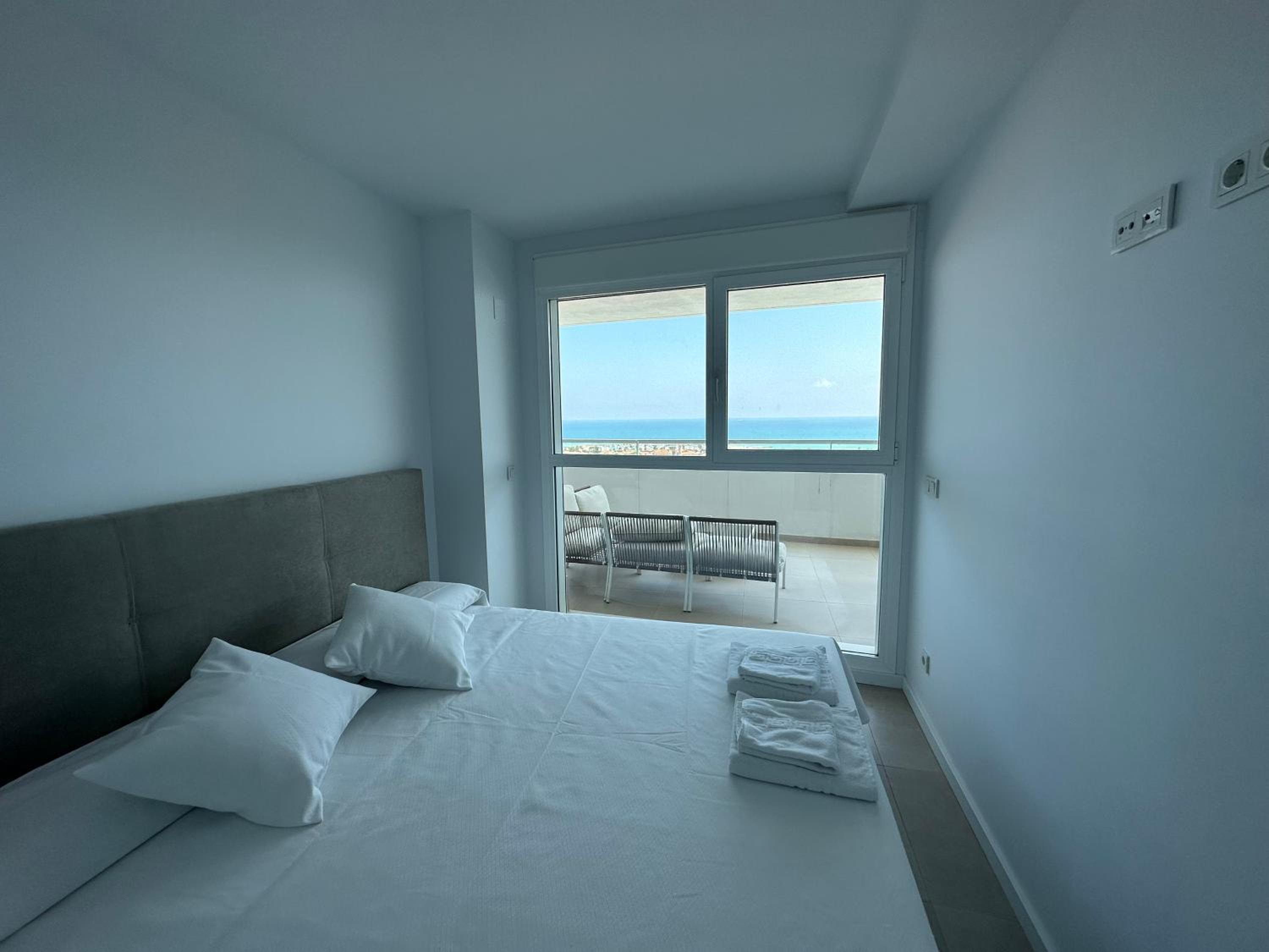 Apartamento de tres habitaciones con vista al mar