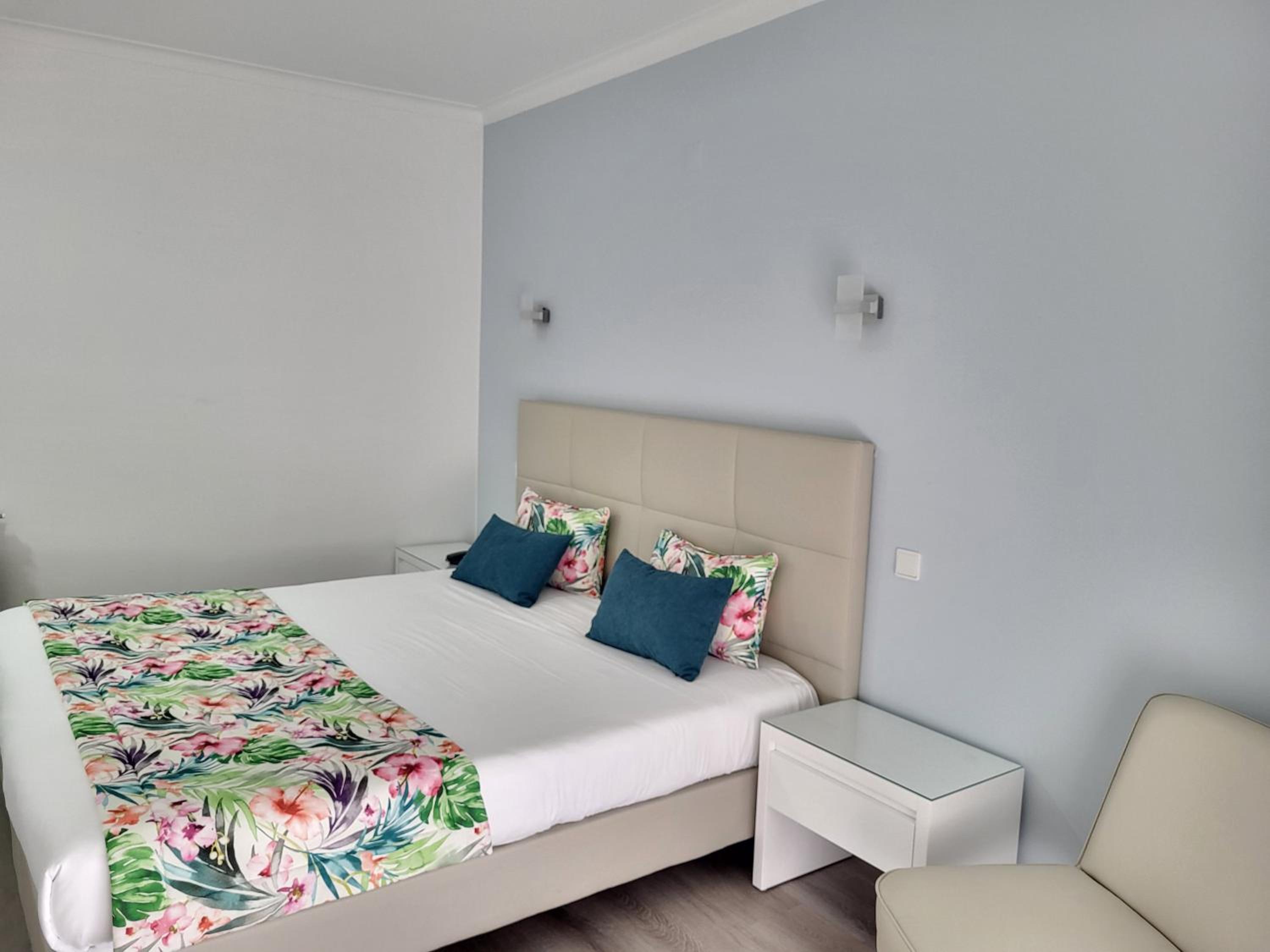 Double or Twin Room - Photo 18