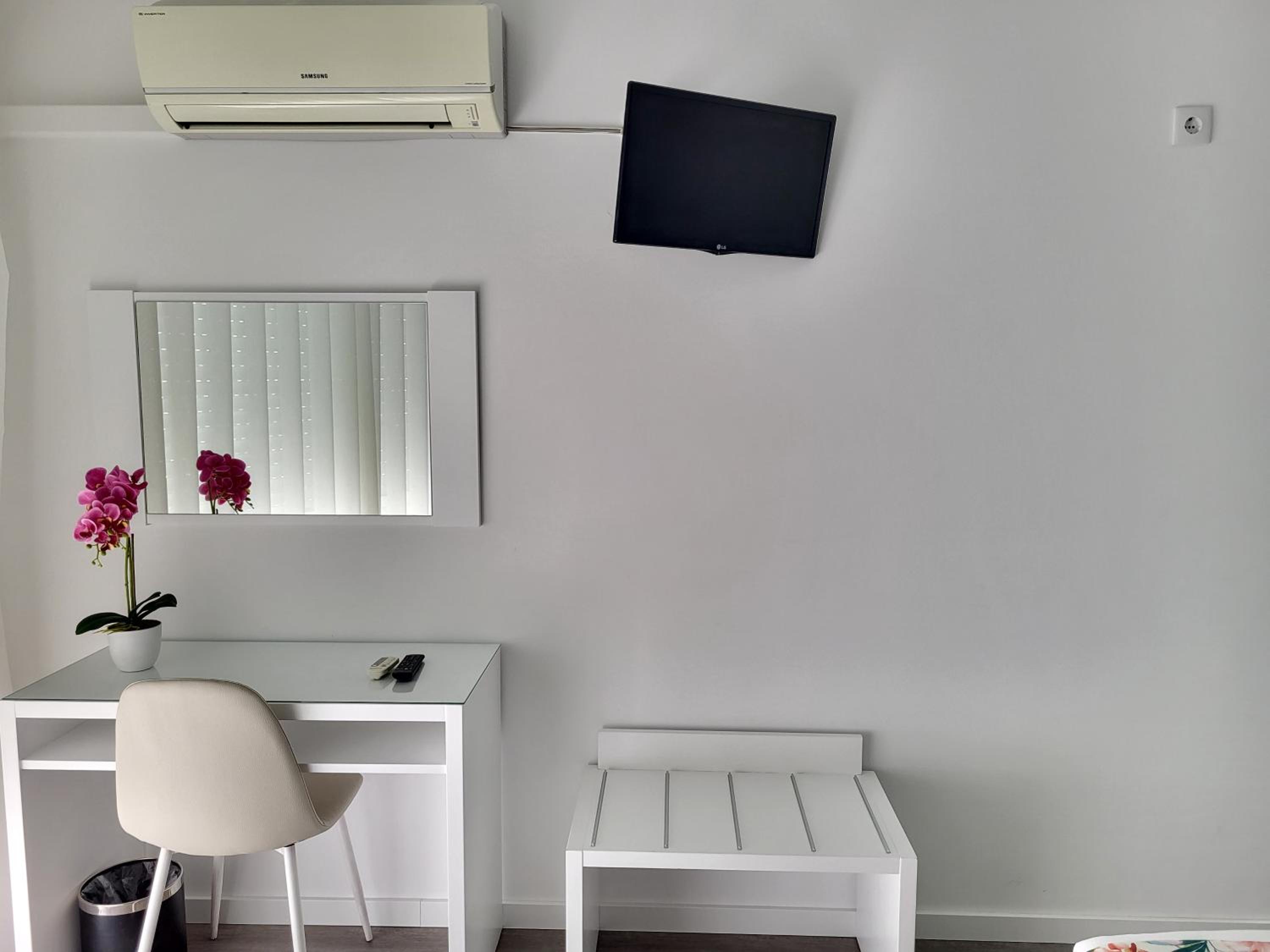Double or Twin Room - Photo 19