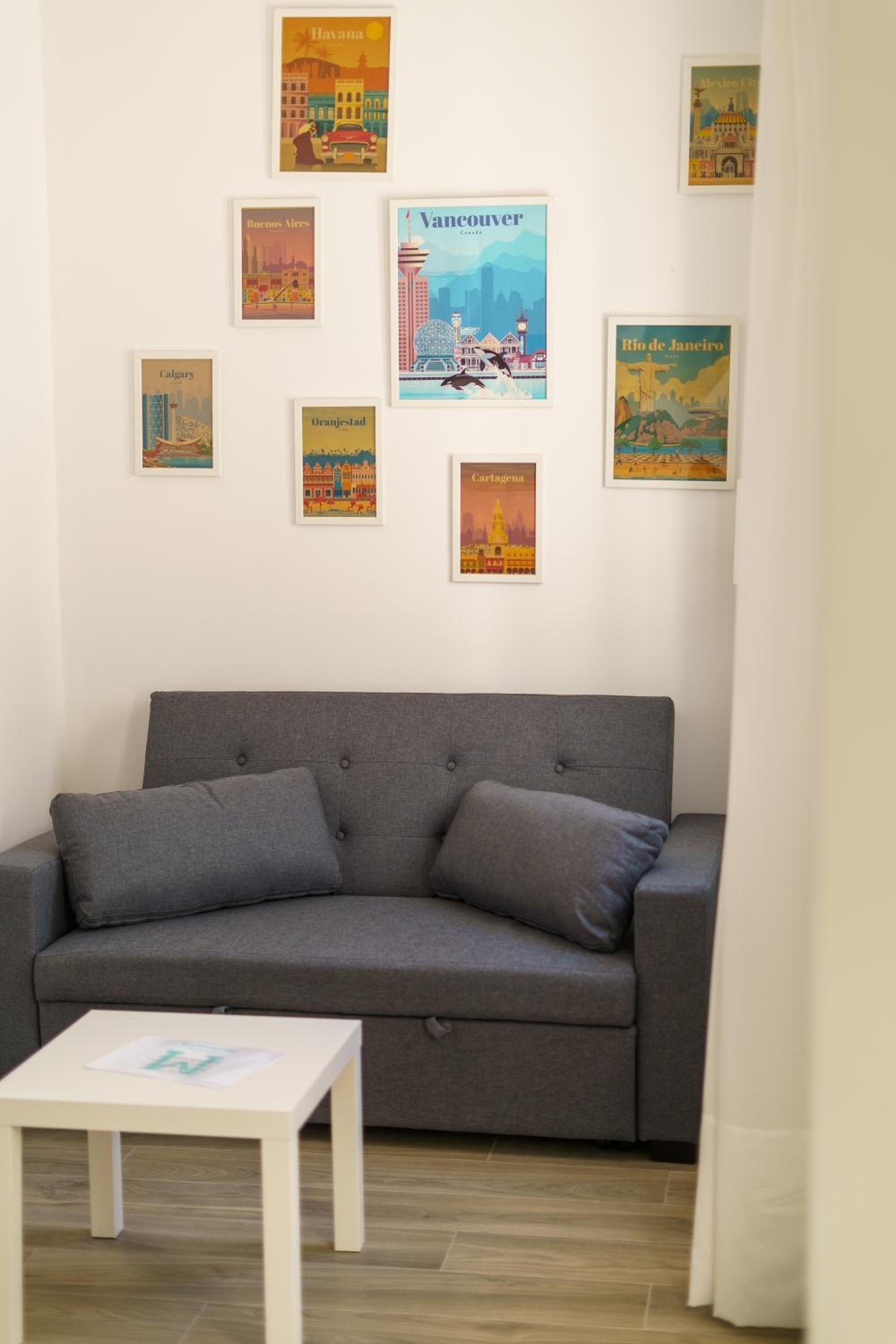 One-Bedroom Apartment - Photo 2