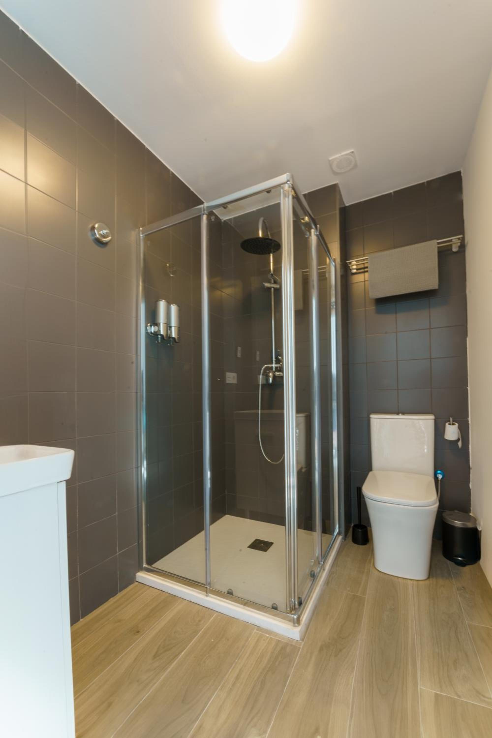 One-Bedroom Apartment - Photo 3