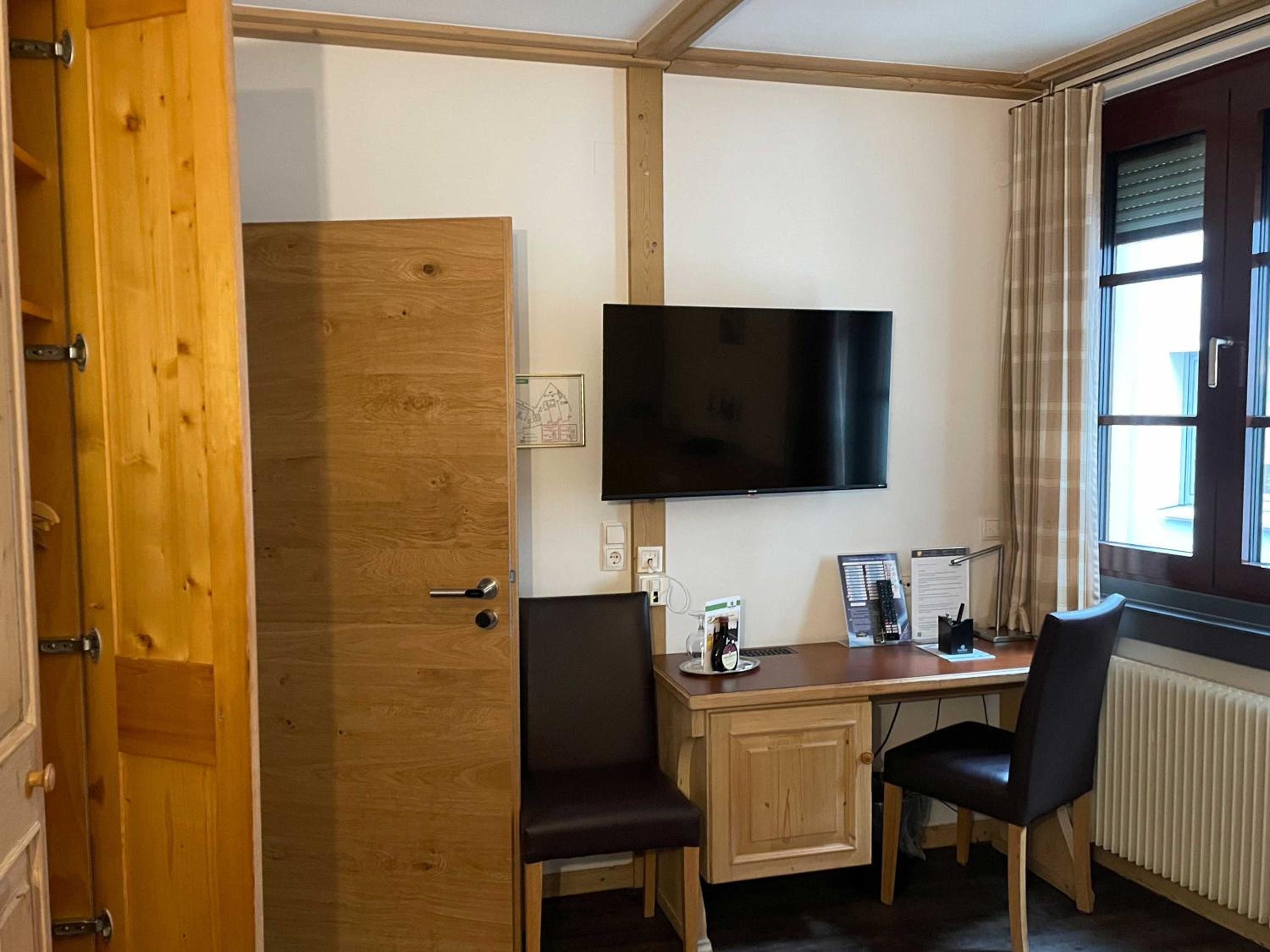 Economy Double Room photo 3