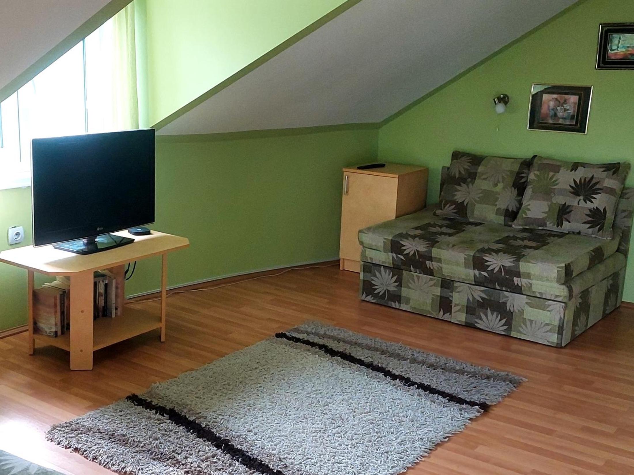 One-Bedroom Apartment photo 1