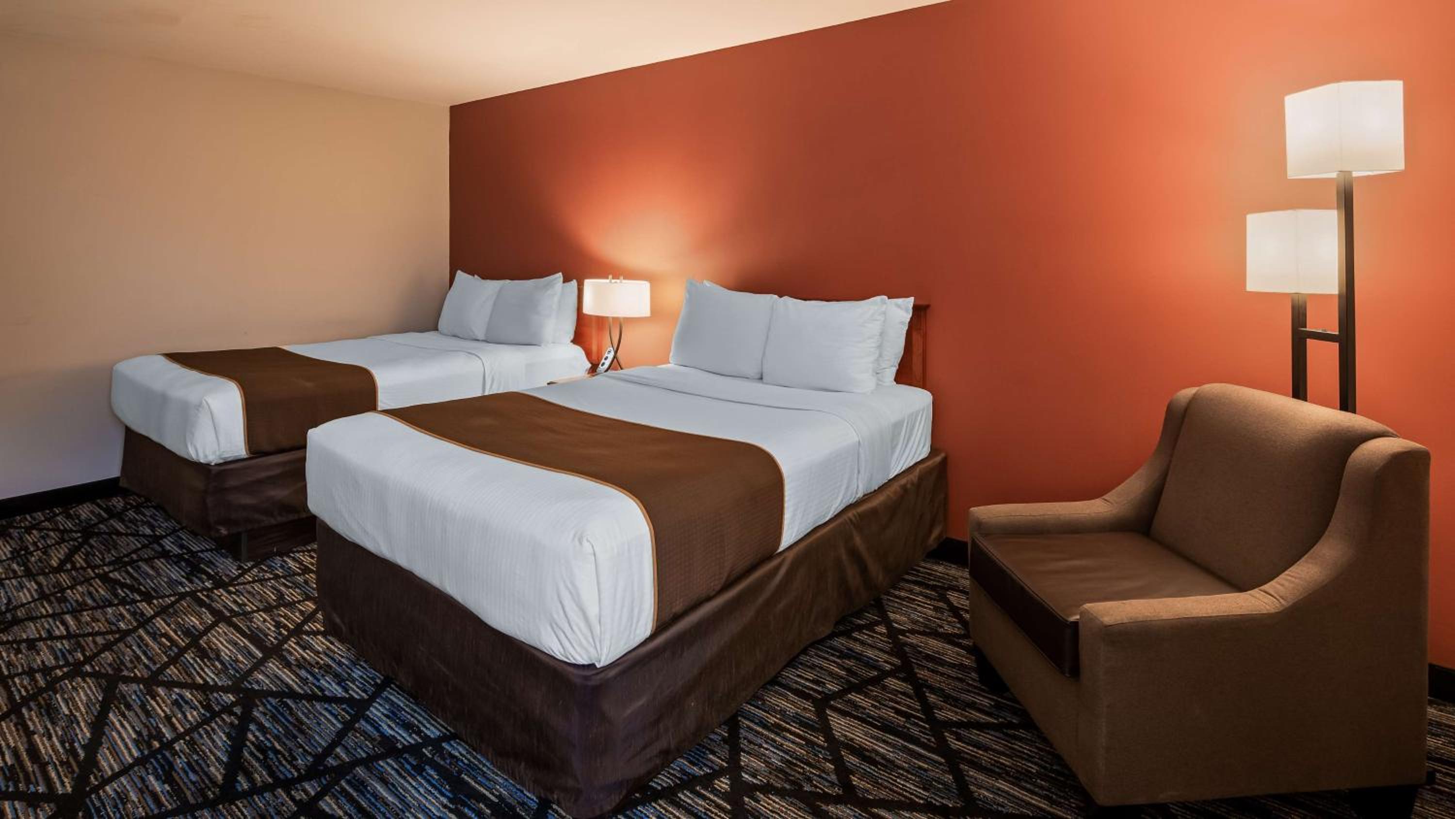 Queen Rooms with Two Queen Beds - Non-Smoking - Photo 1