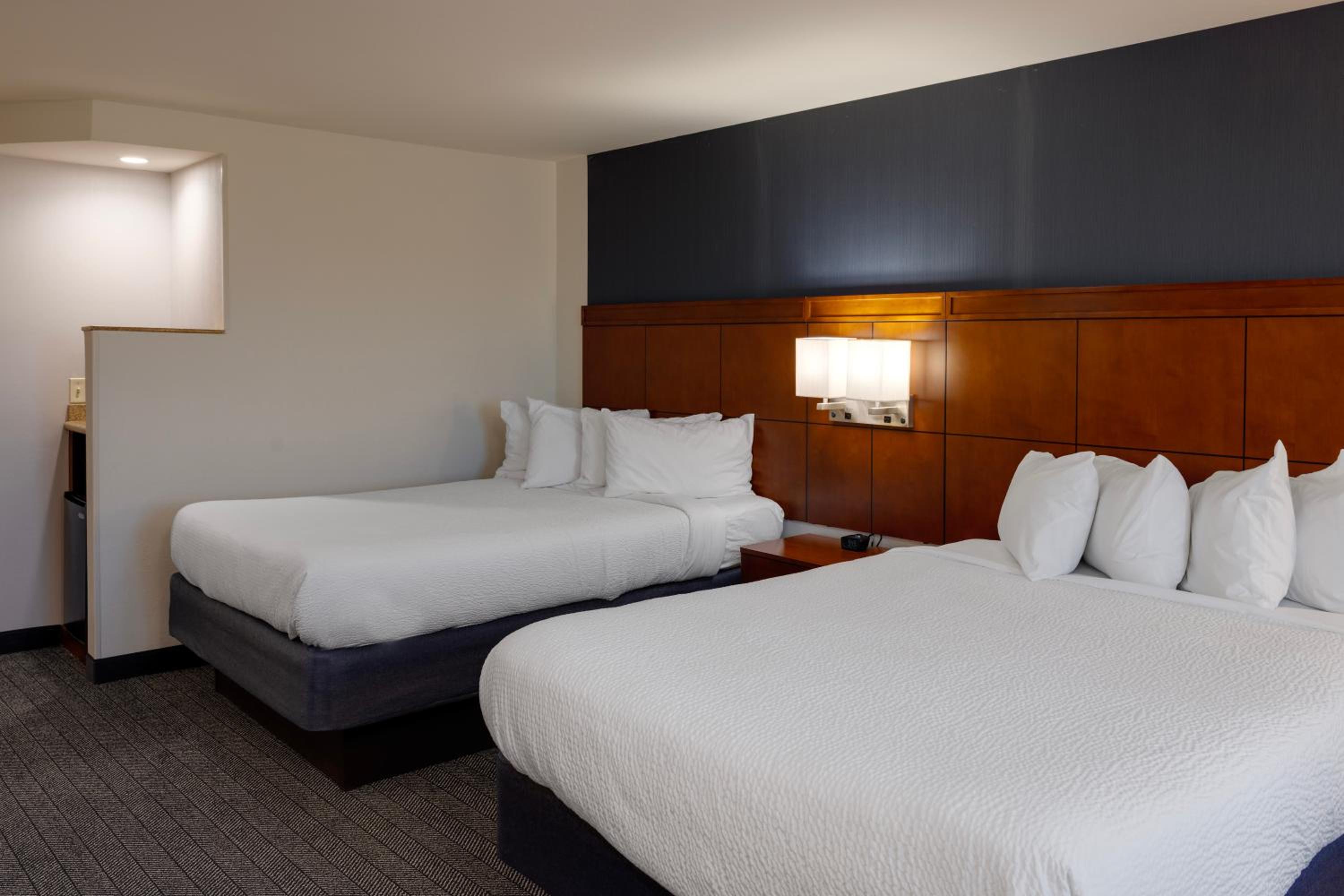 Queen Room with Two Queen Beds - Photo 1