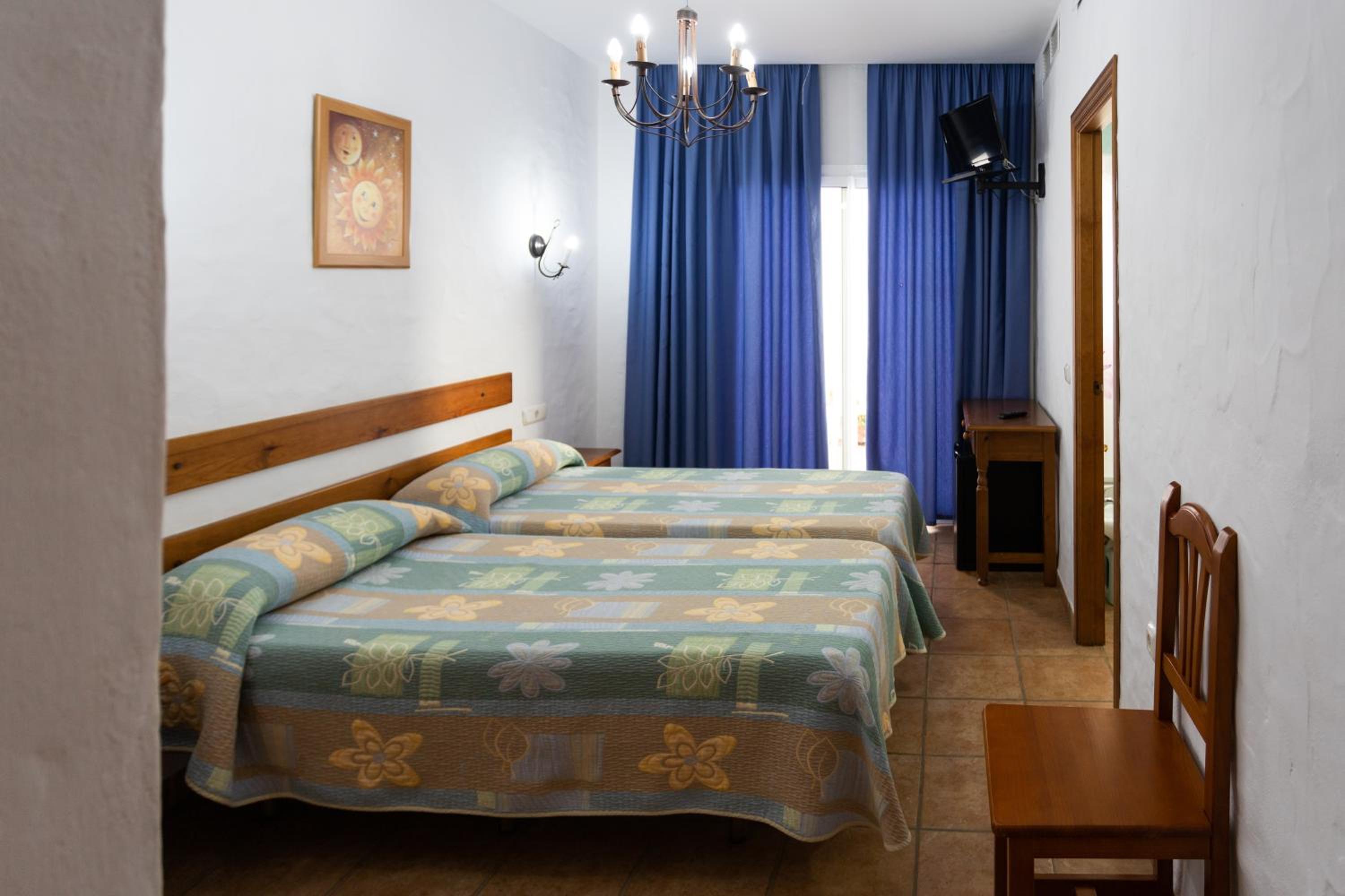 Twin Room with Courtyard - Photo 1
